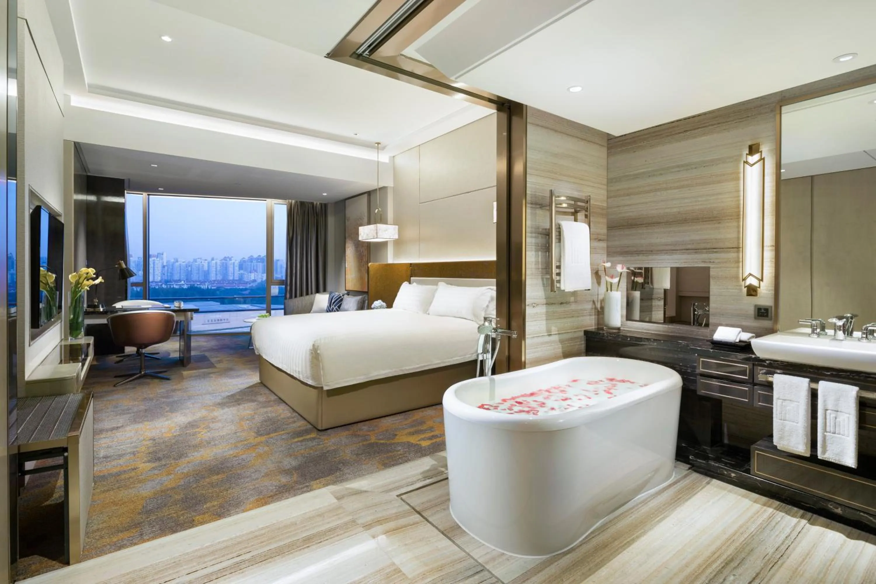 Bed in Grand Millennium Shanghai HongQiao