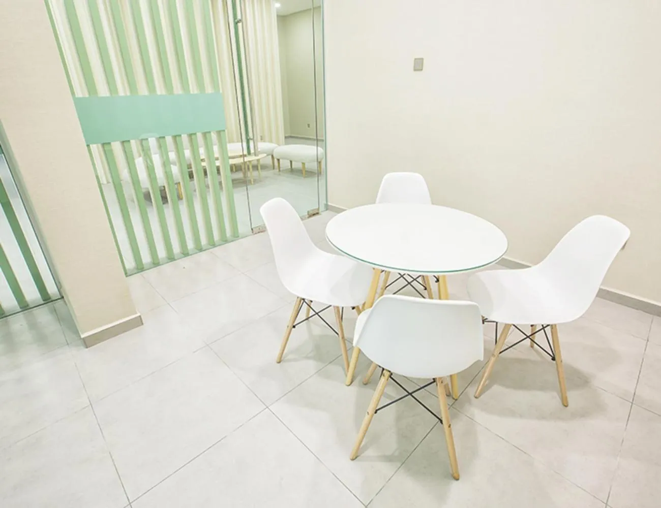 Lounge or bar in Minimalist Hotel