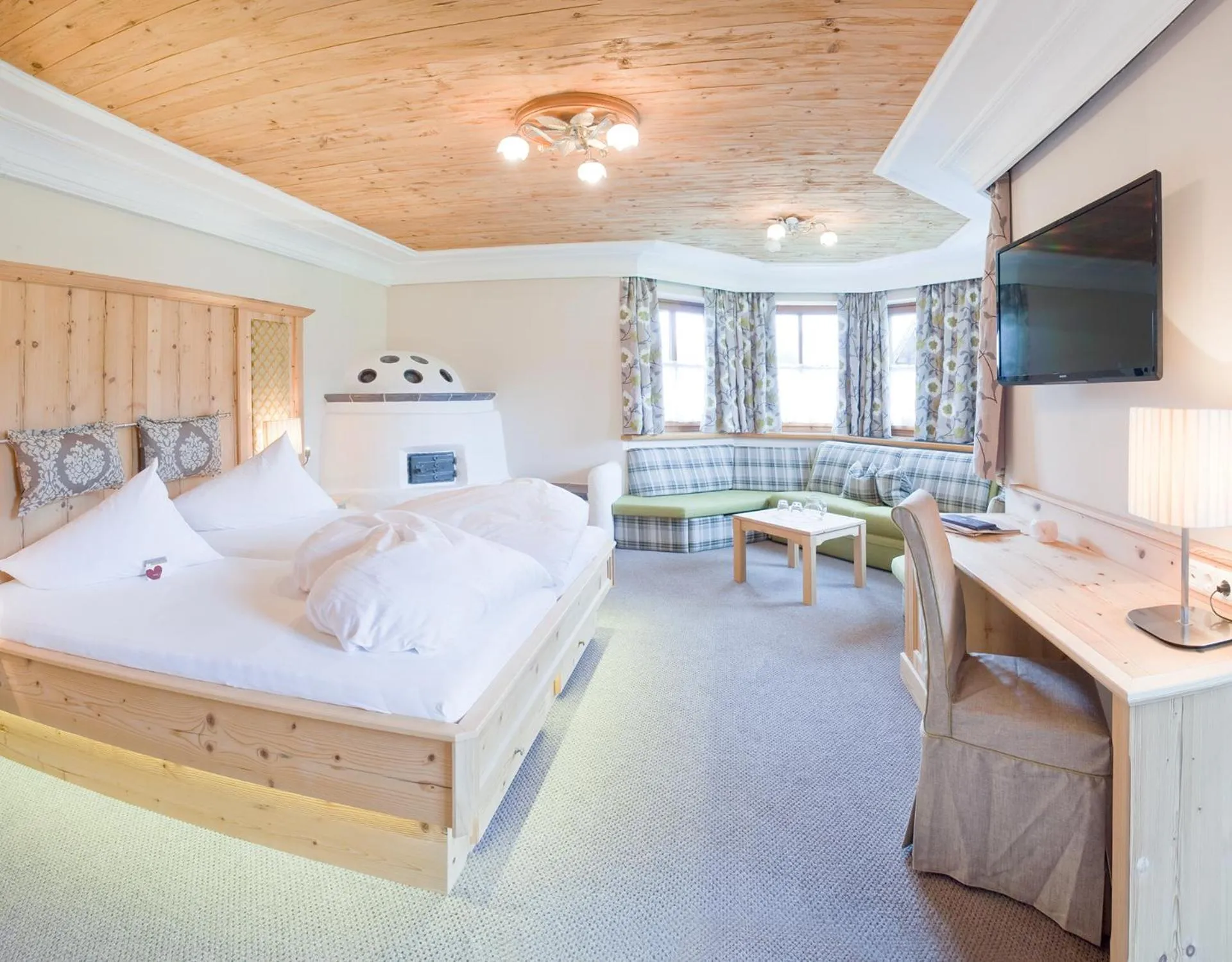 Photo of the whole room, Bed in Übergossene Alm Resort