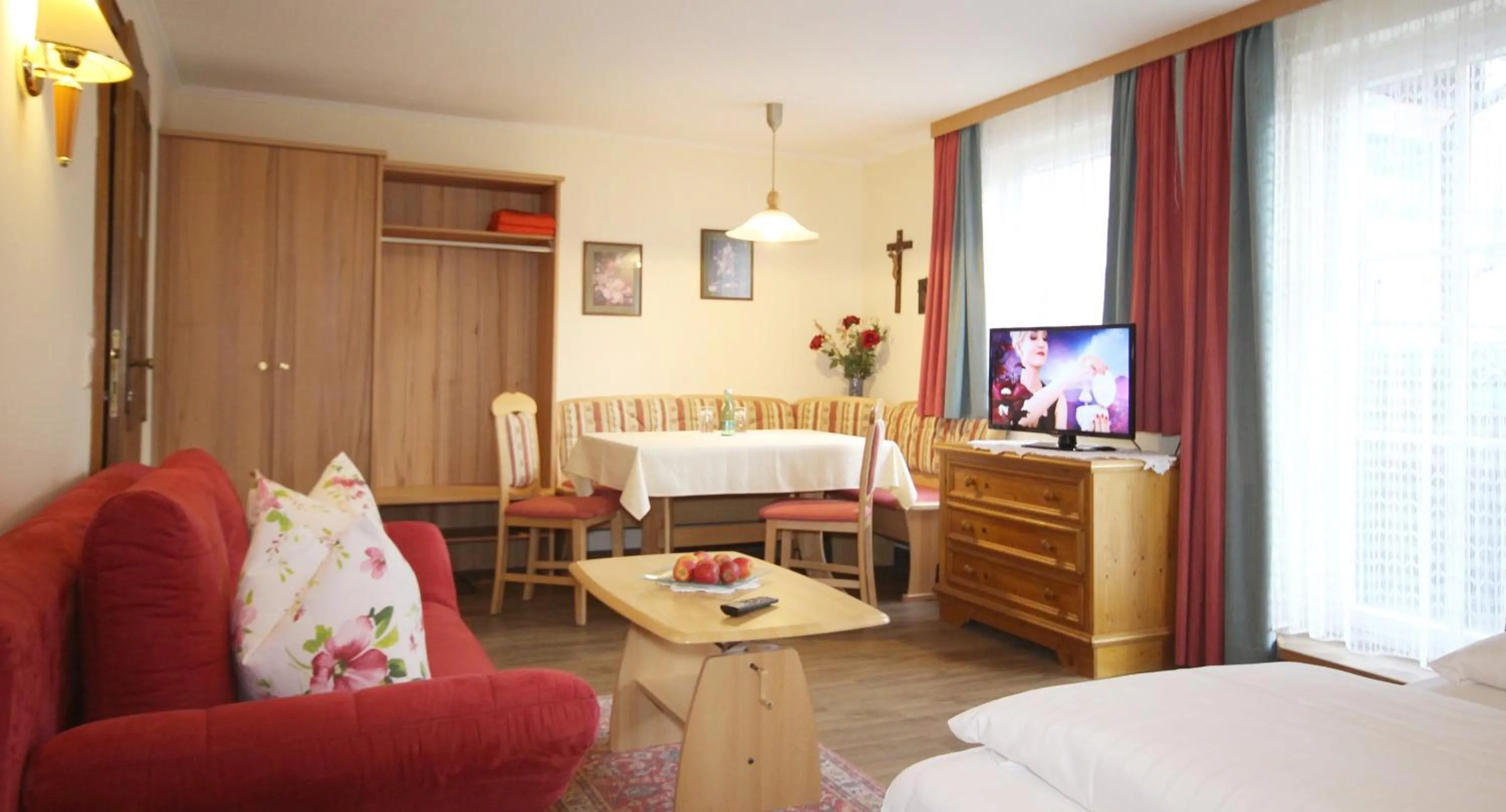 Photo of the whole room, Bed in Hotel-Garni Schernthaner