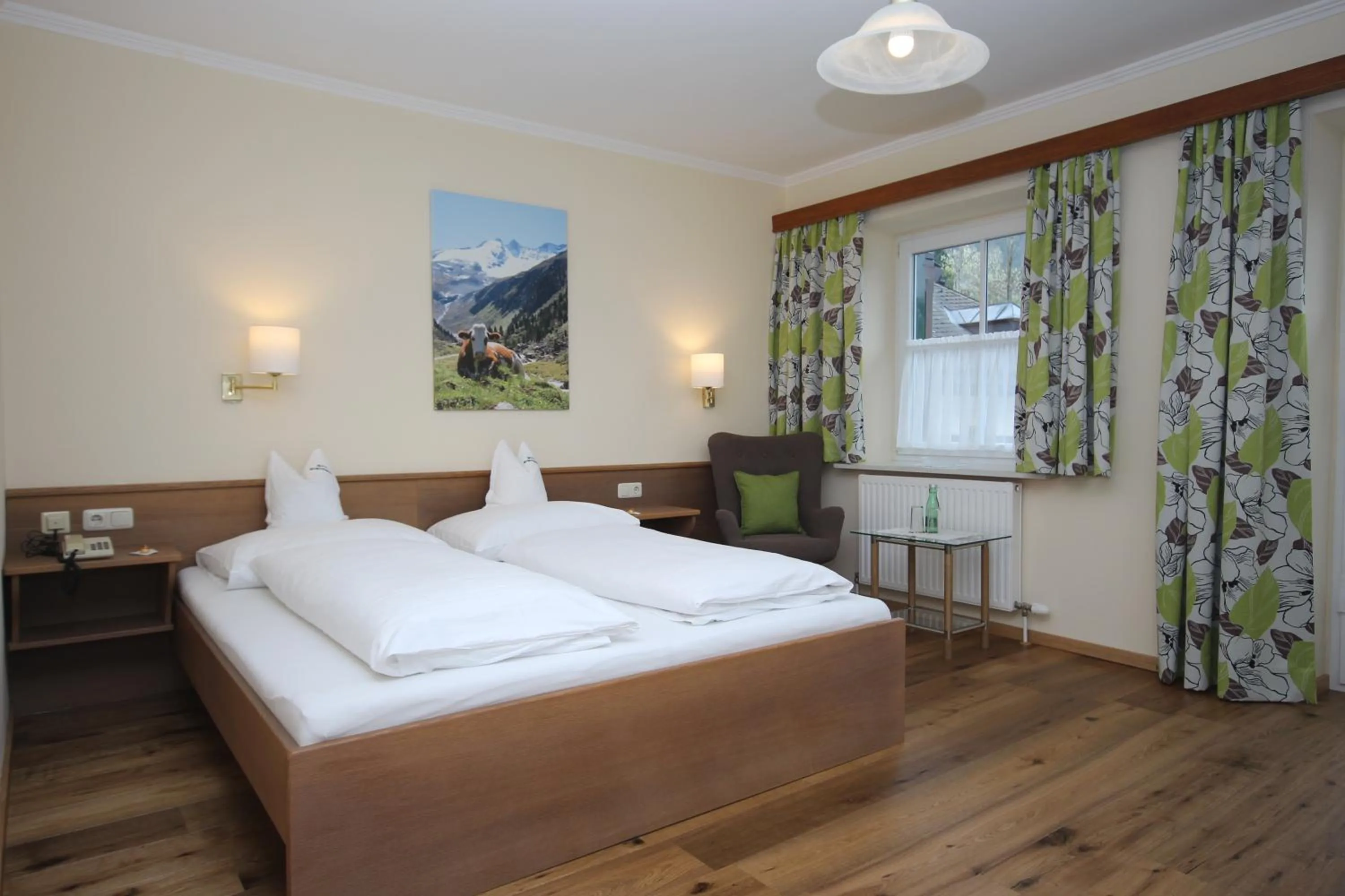 Photo of the whole room, Bed in Hotel-Garni Schernthaner