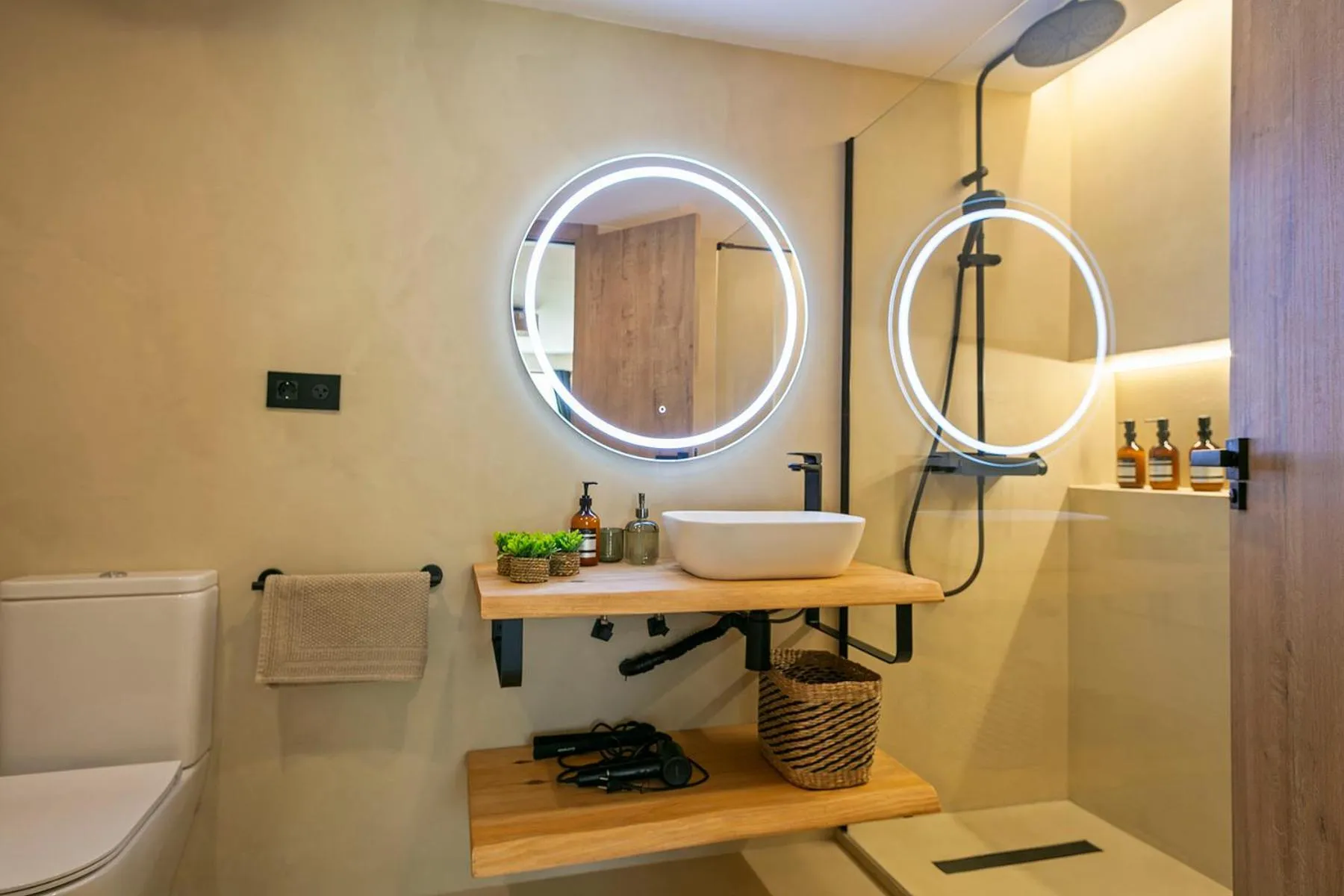 Shower in Olivia Barcelona