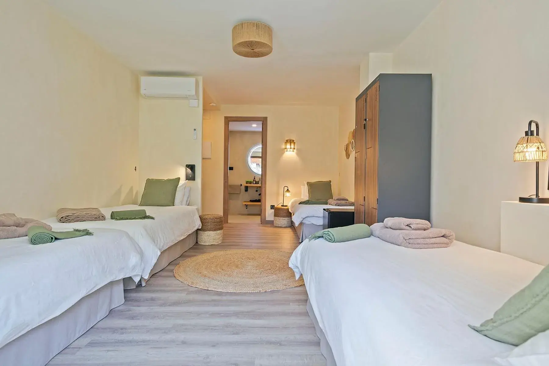 Bed in 4-Bed Female Dormitory Room in Olivia Barcelona Bed in 4-Bed Female Dormitory Room in Olivia Barcelona