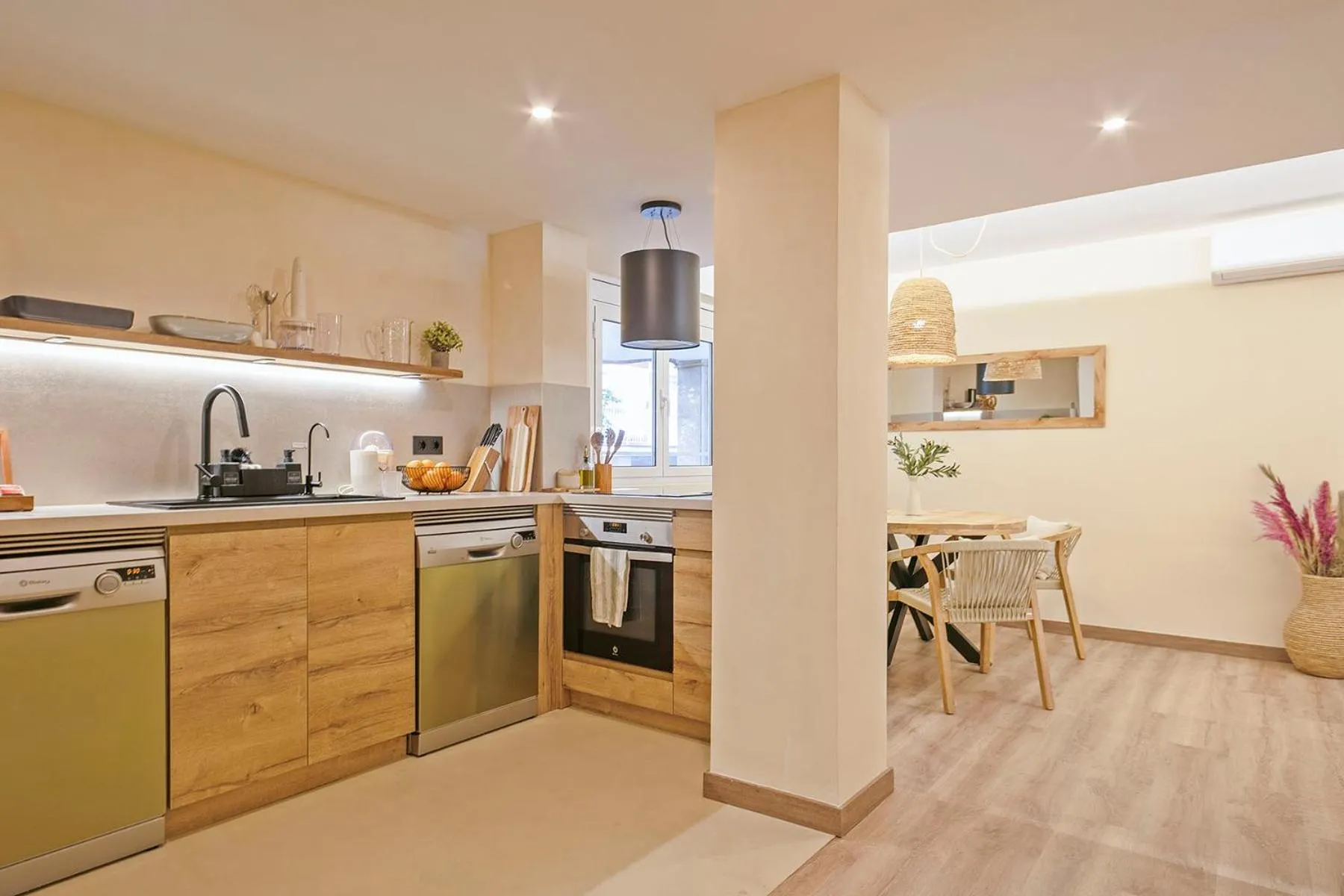 Communal kitchen in Olivia Barcelona