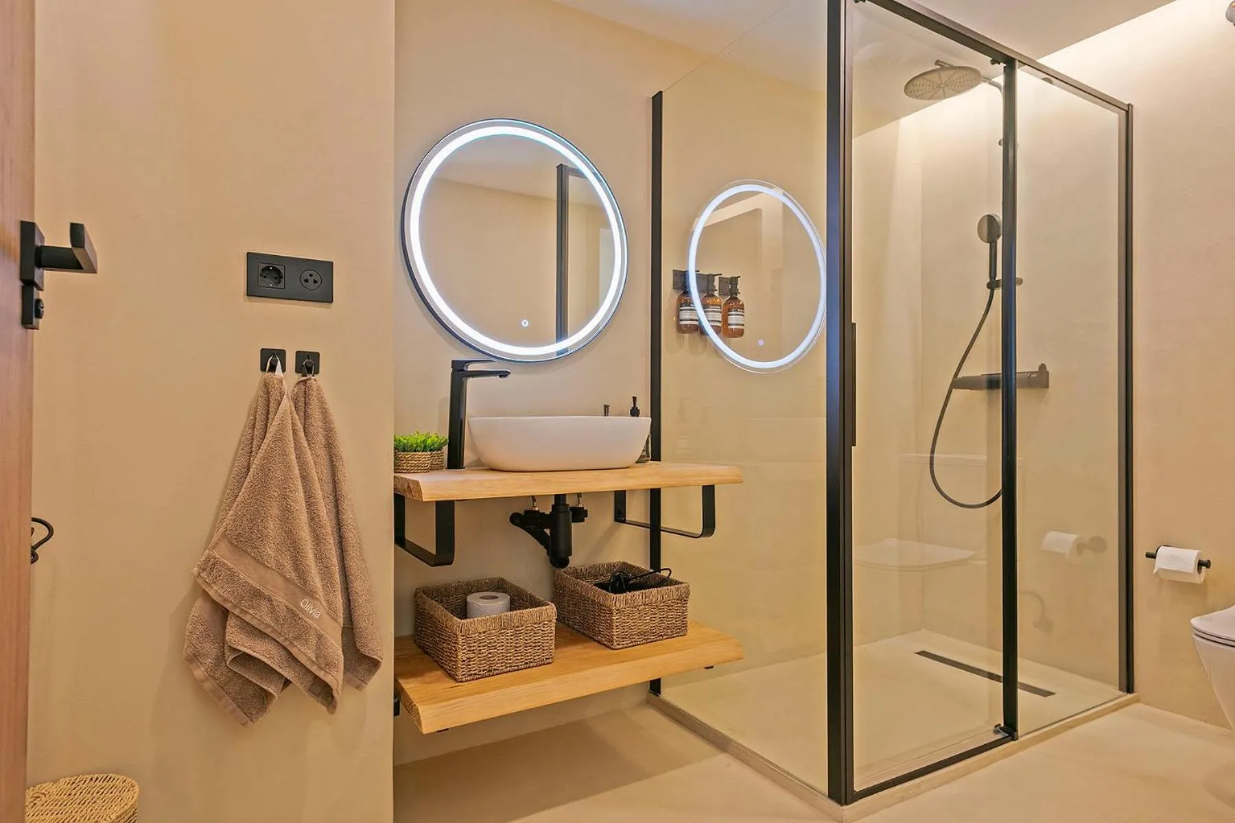 Shower in Olivia Barcelona