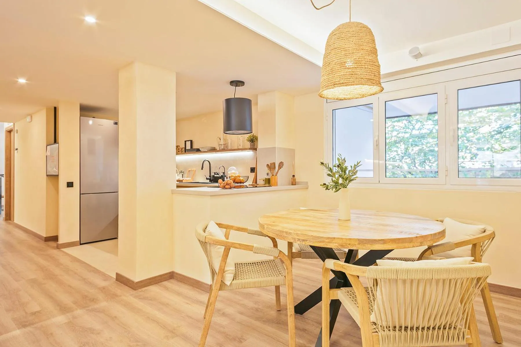 Dining area in Olivia Barcelona