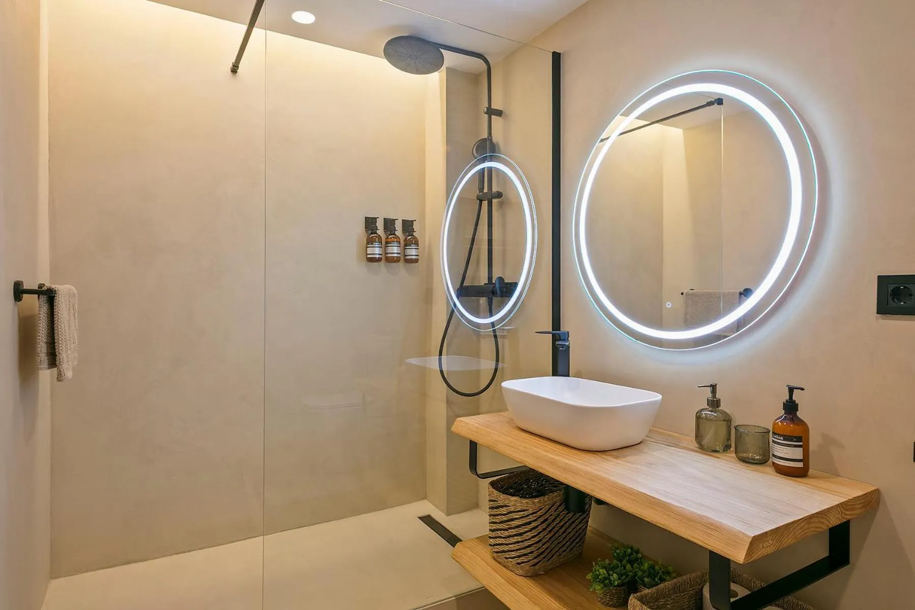 Shower in Olivia Barcelona