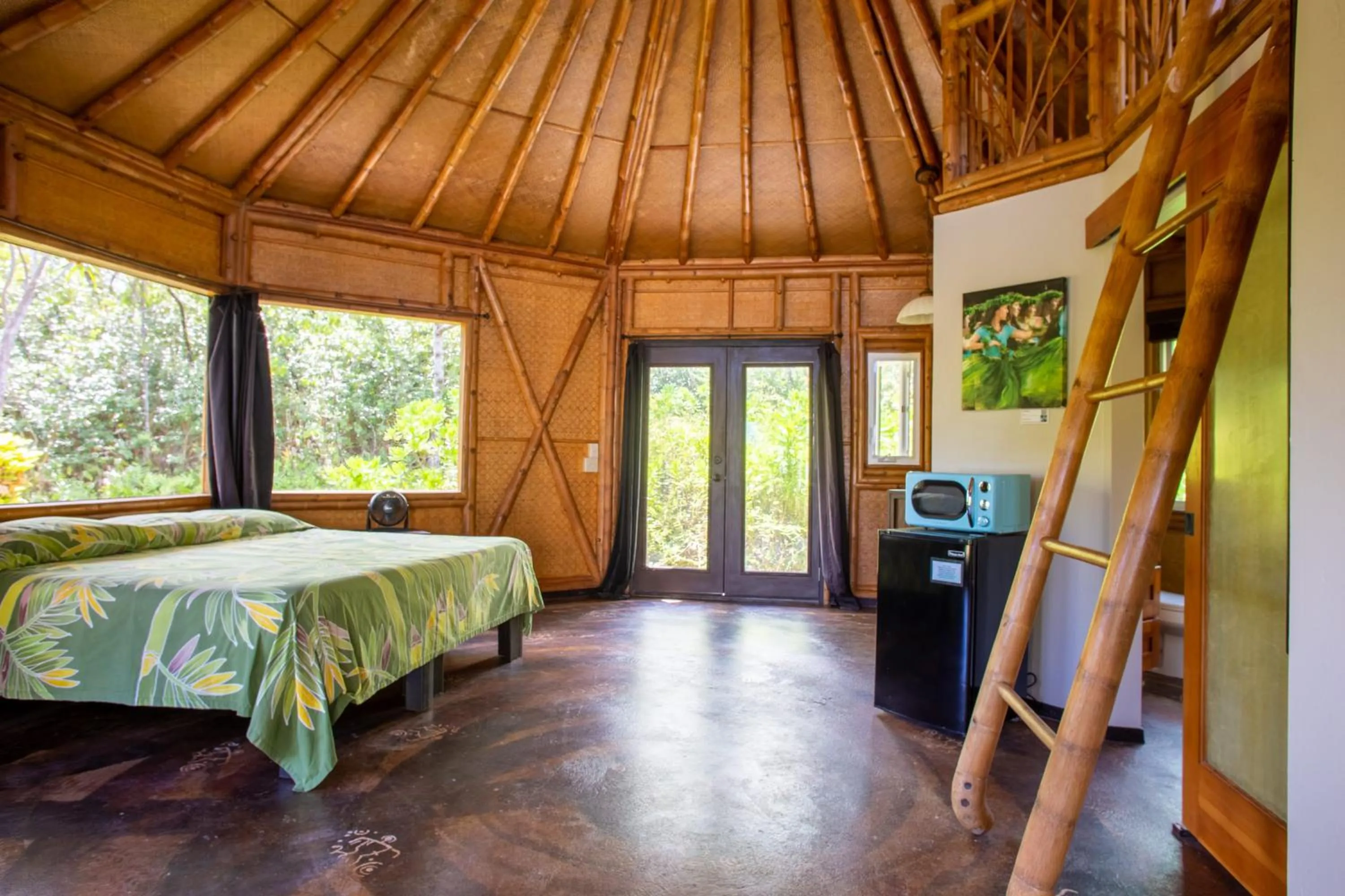 Bed in Kalani Oceanside Retreat