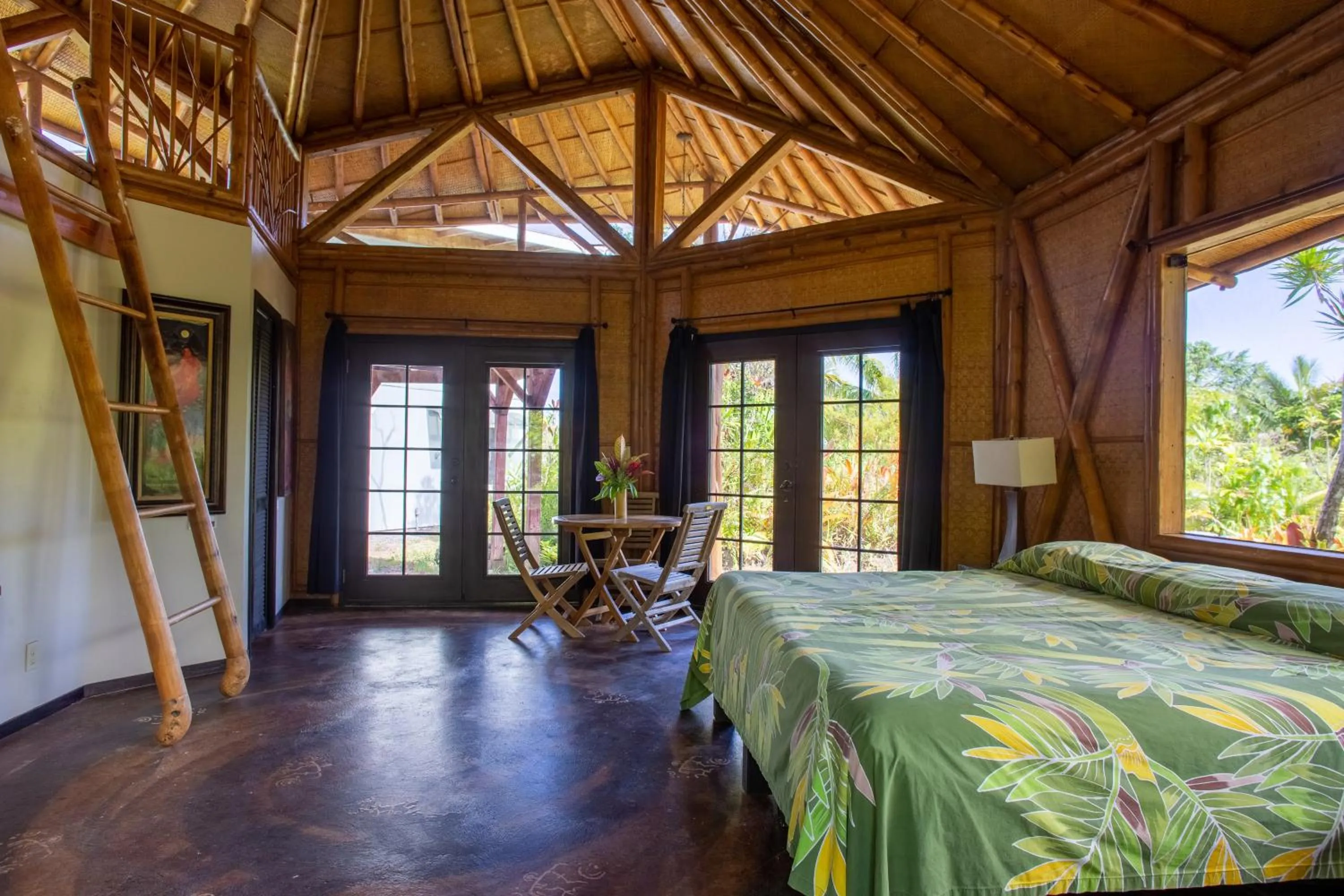 Bed in Kalani Oceanside Retreat