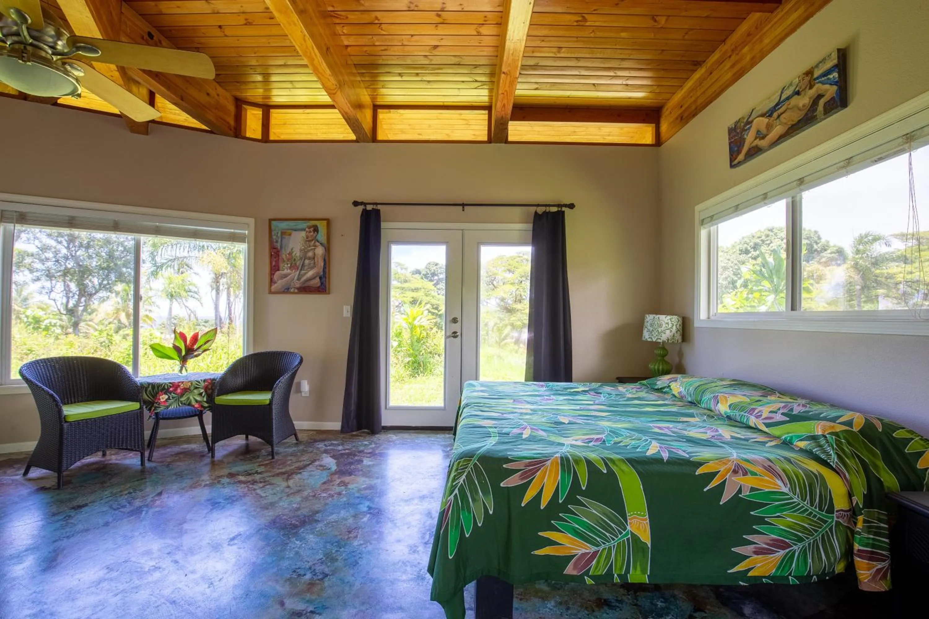 Bed in Kalani Oceanside Retreat