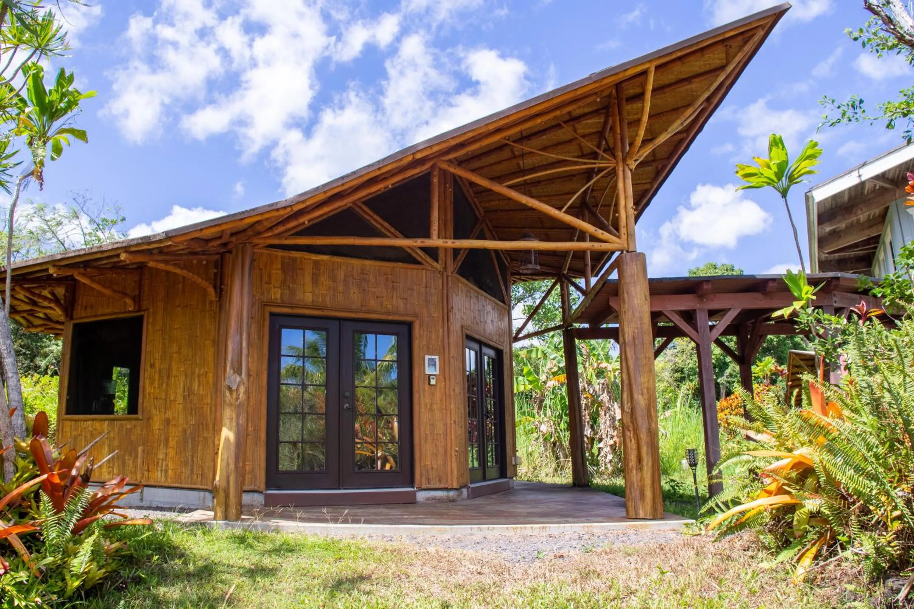 Garden view in Kalani Oceanside Retreat