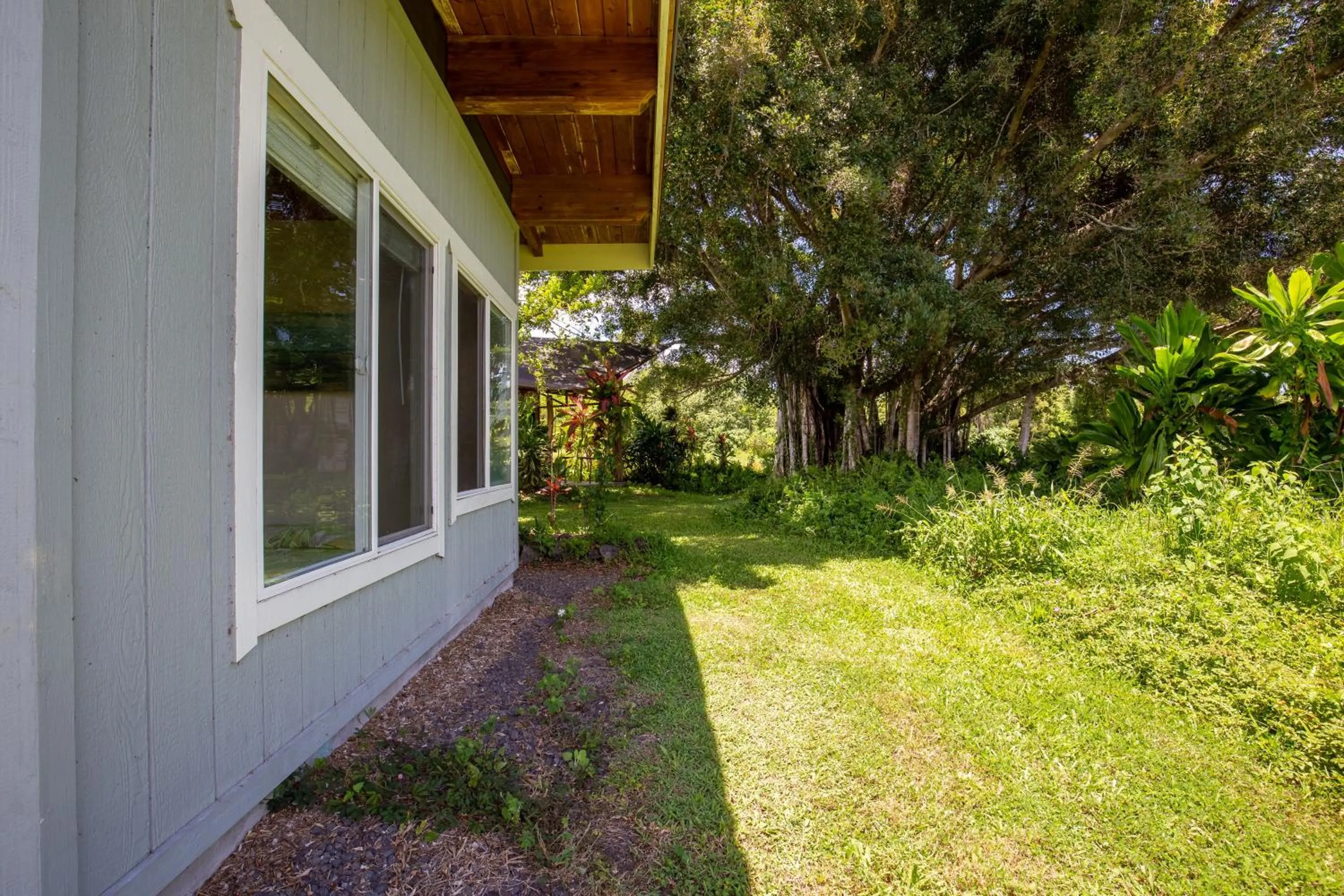 Property building in Kalani Oceanside Retreat