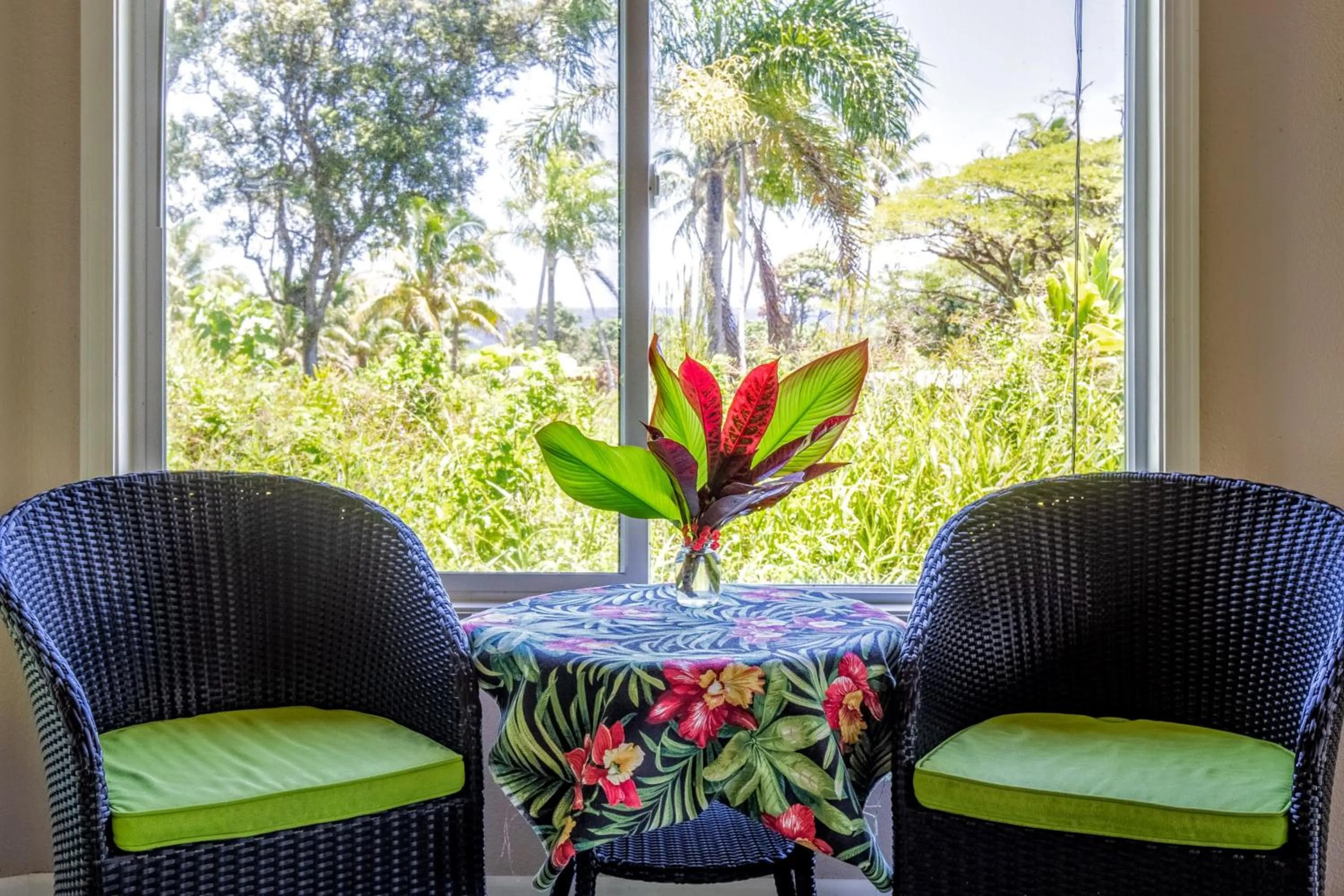 Living room in Kalani Oceanside Retreat