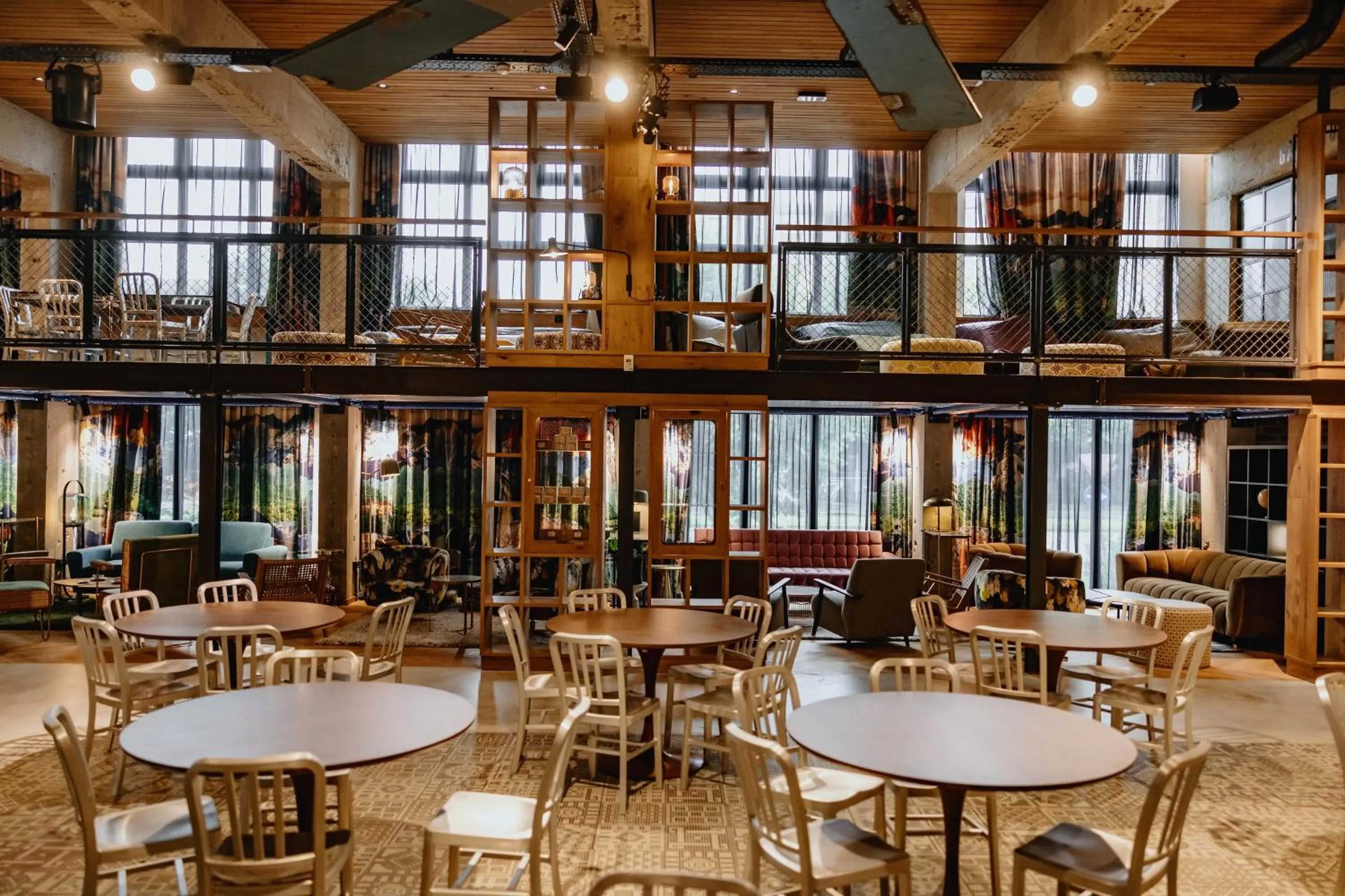 Restaurant/places to eat in ONE66 Hotel