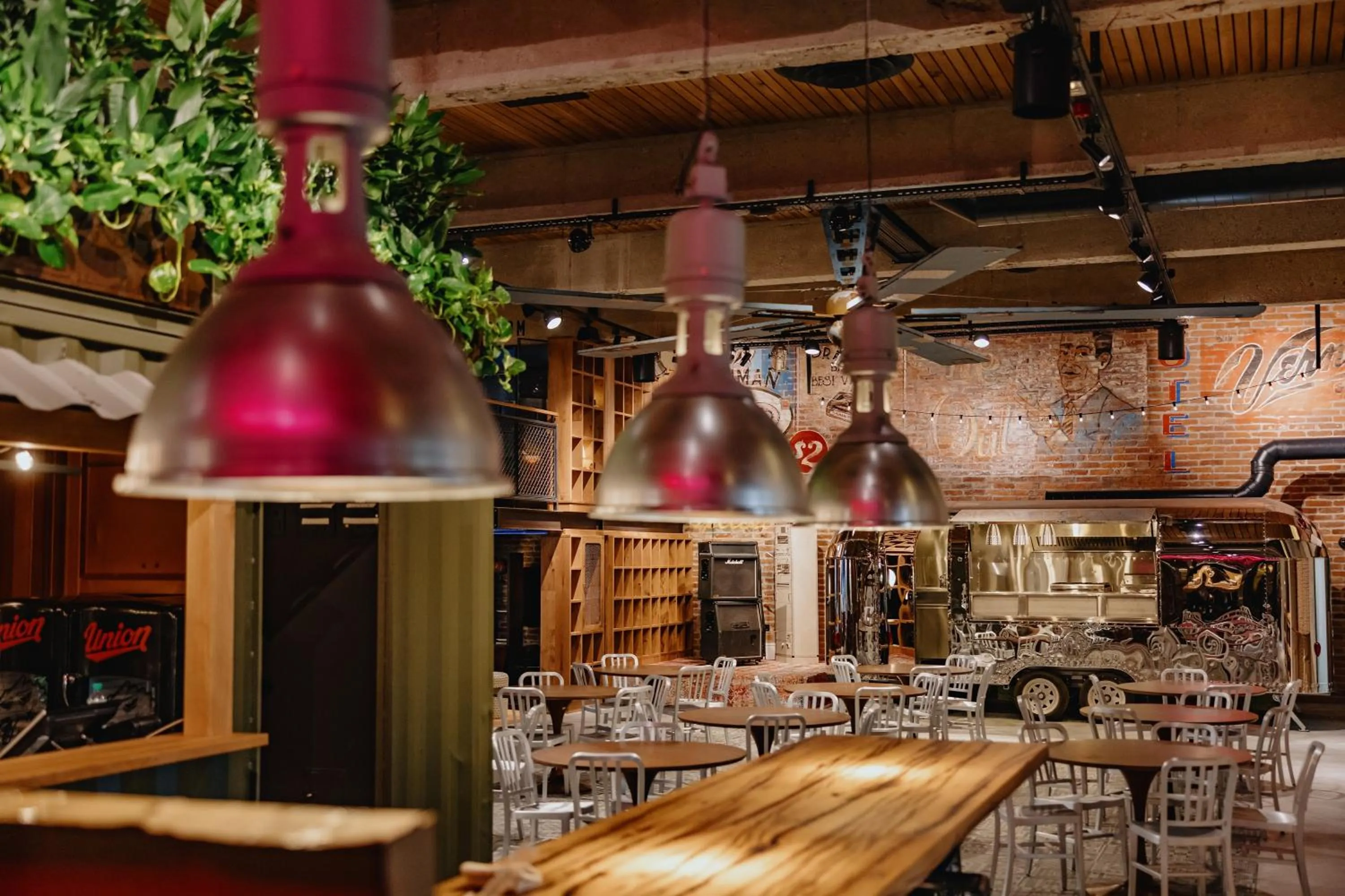 Restaurant/places to eat in ONE66 Hotel