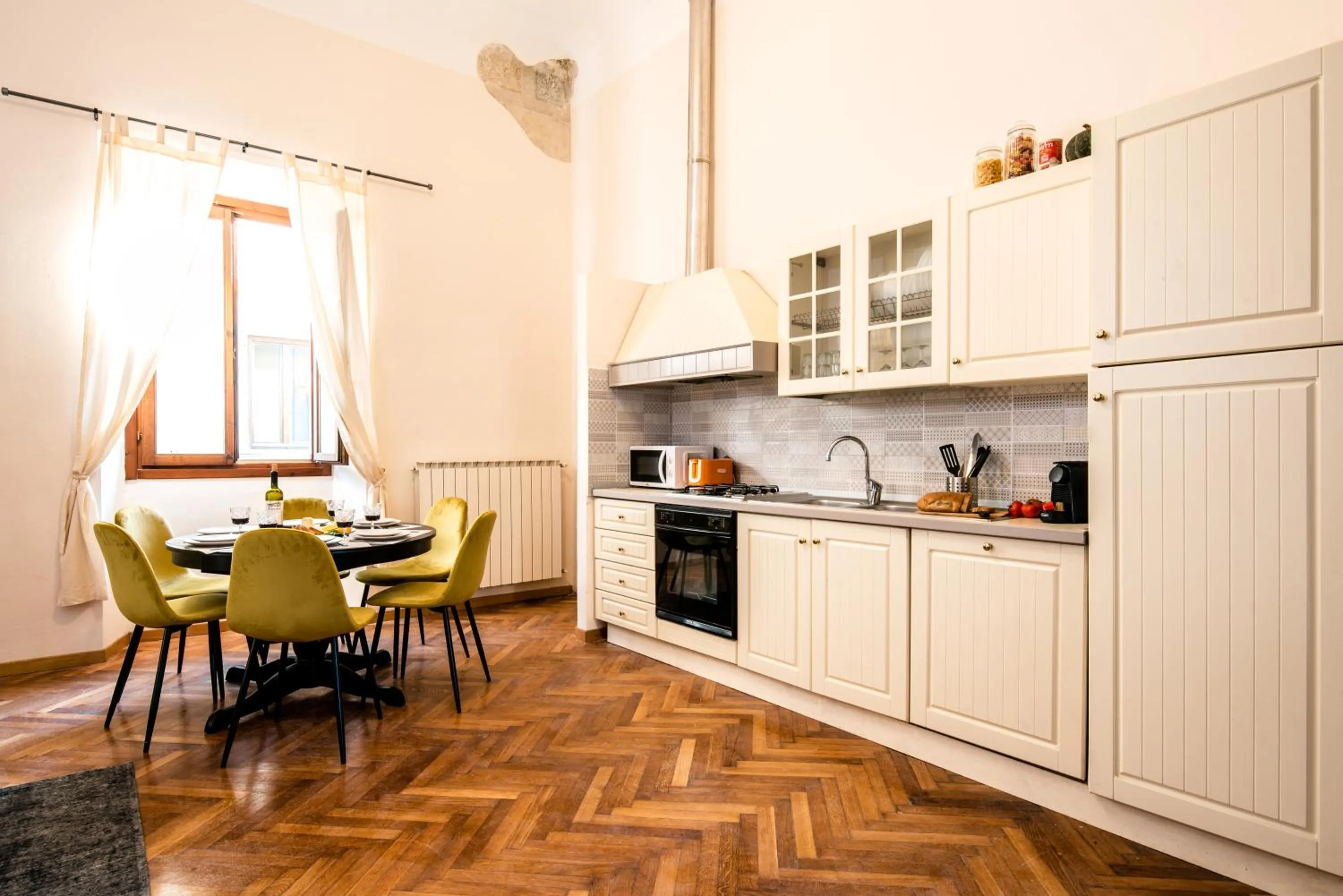 Kitchen or kitchenette in Elegant and historic 3-Bedroom in city center -By LikeHomeFlorence
