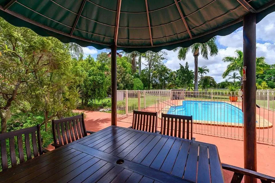 Swimming pool in Benaraby Hilltop MotorInn