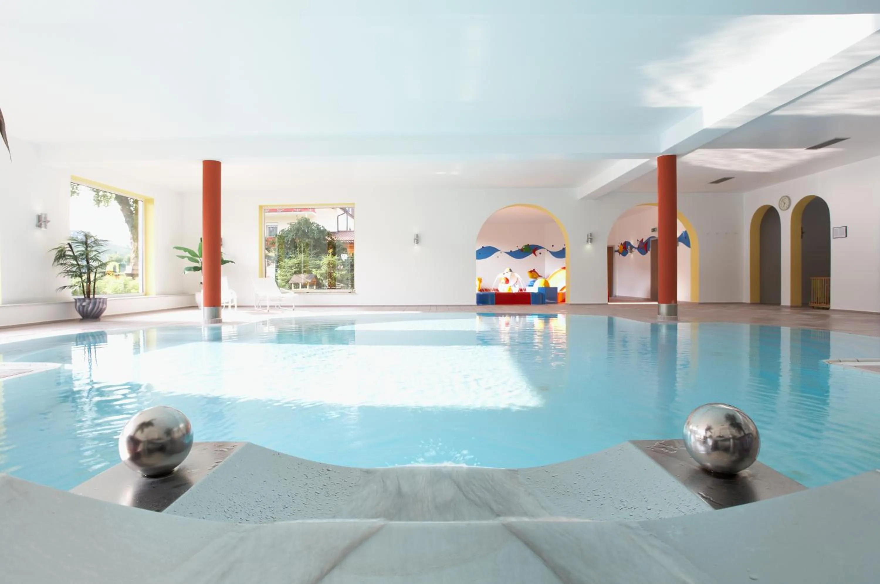 Swimming pool in Familotel Mein Krug