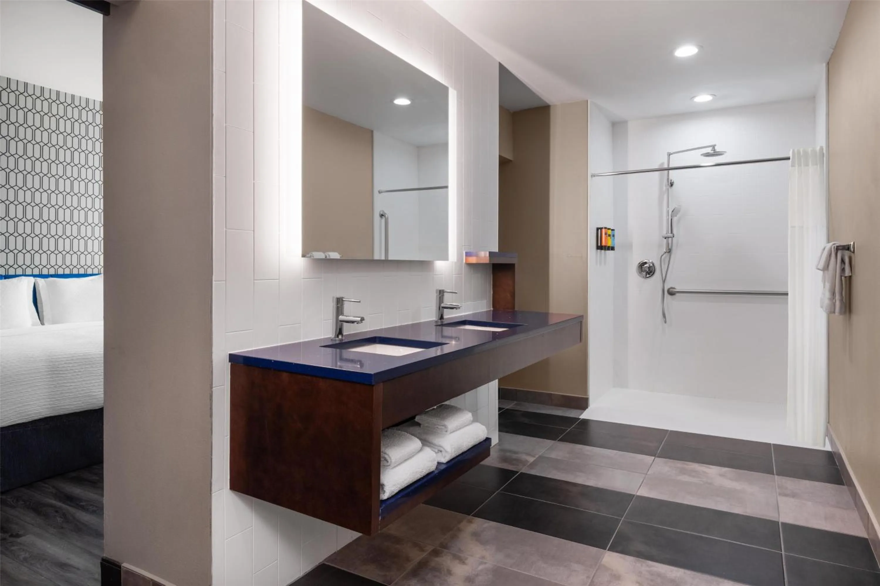 Bathroom in GLō Best Western Enid OK Downtown - Convention Center Hotel