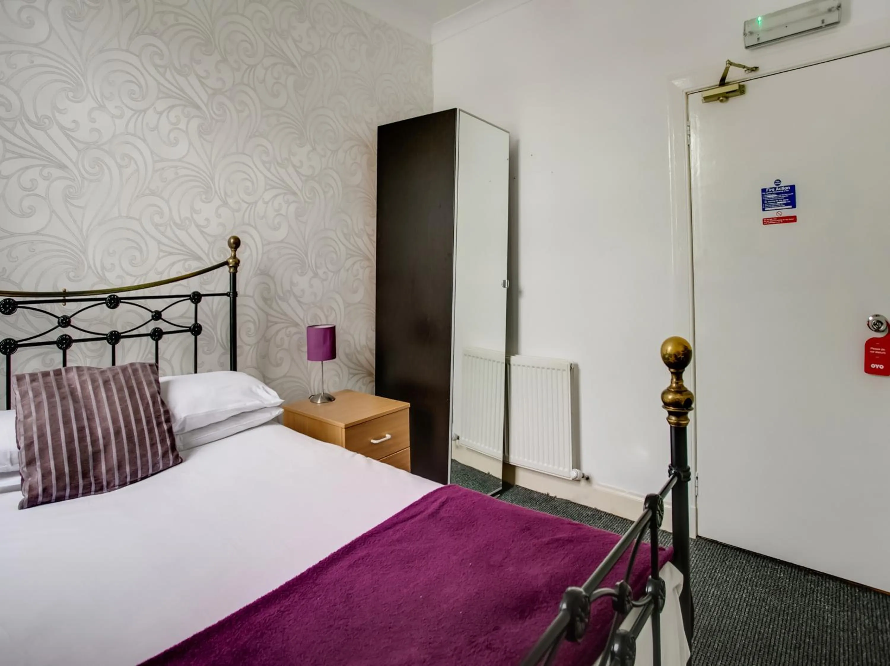 Photo of the whole room, Bed in OYO Gin House Hotel