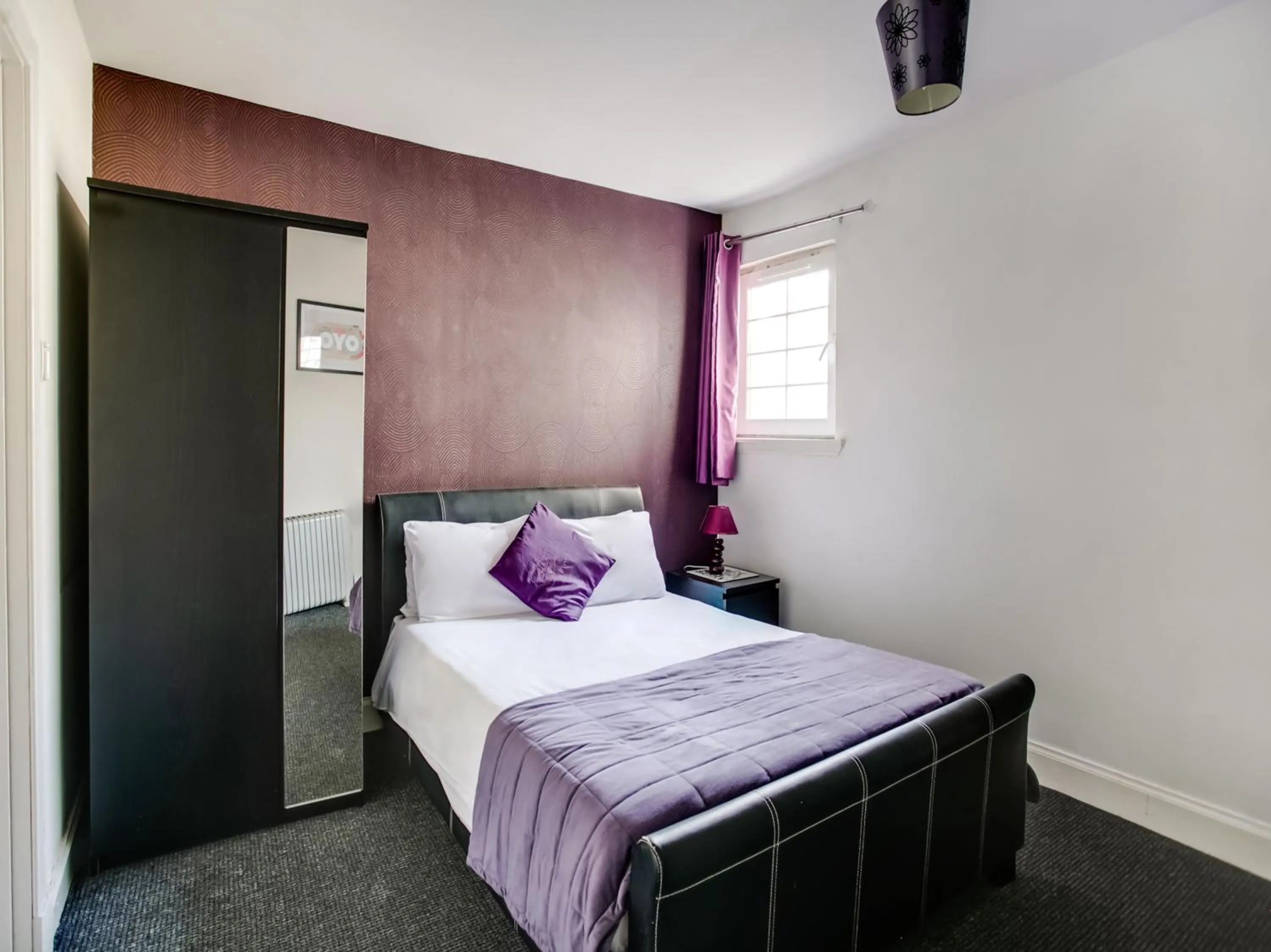 Bed in OYO Gin House Hotel