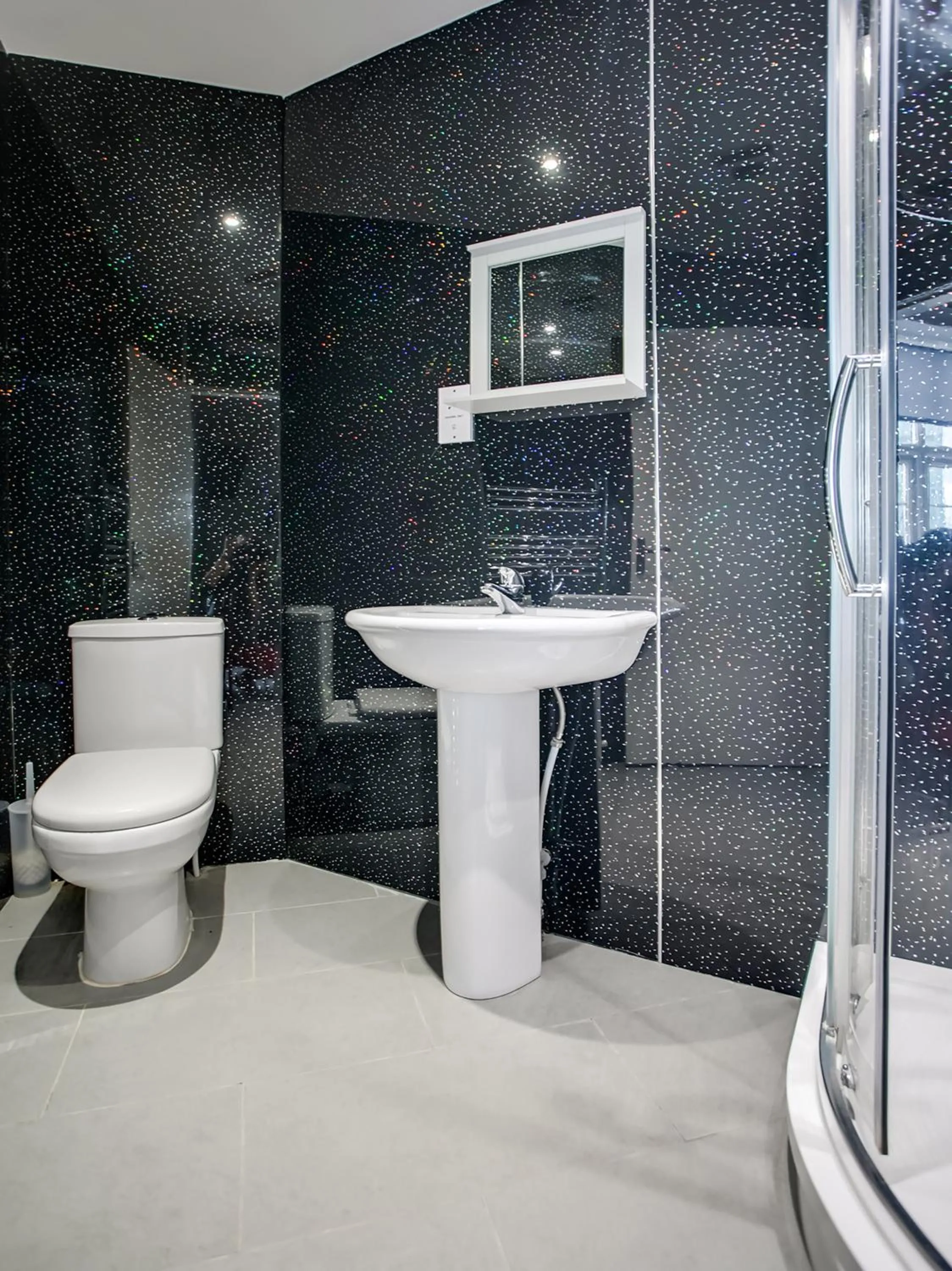 Bathroom in OYO Gin House Hotel