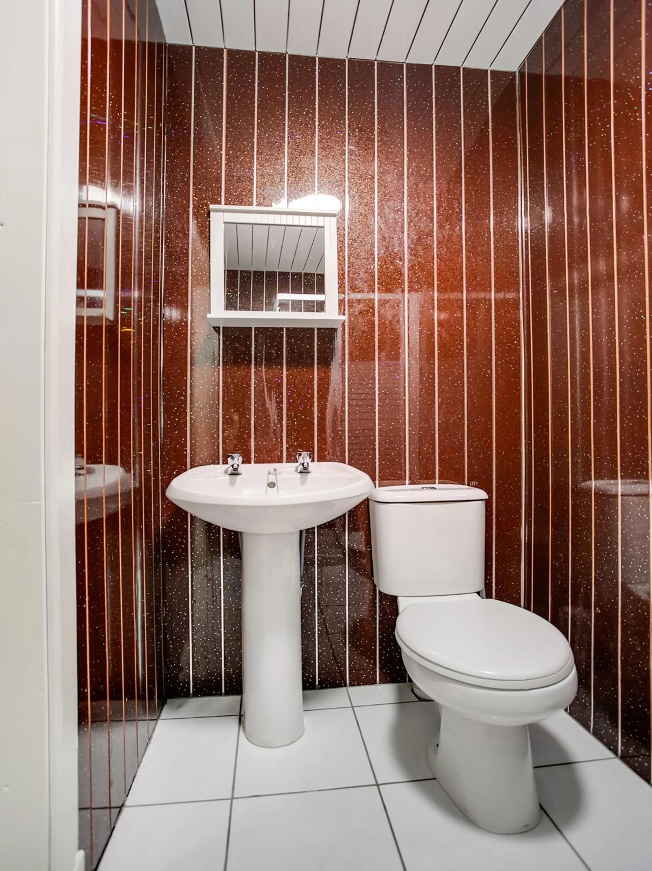 Bathroom in OYO Gin House Hotel