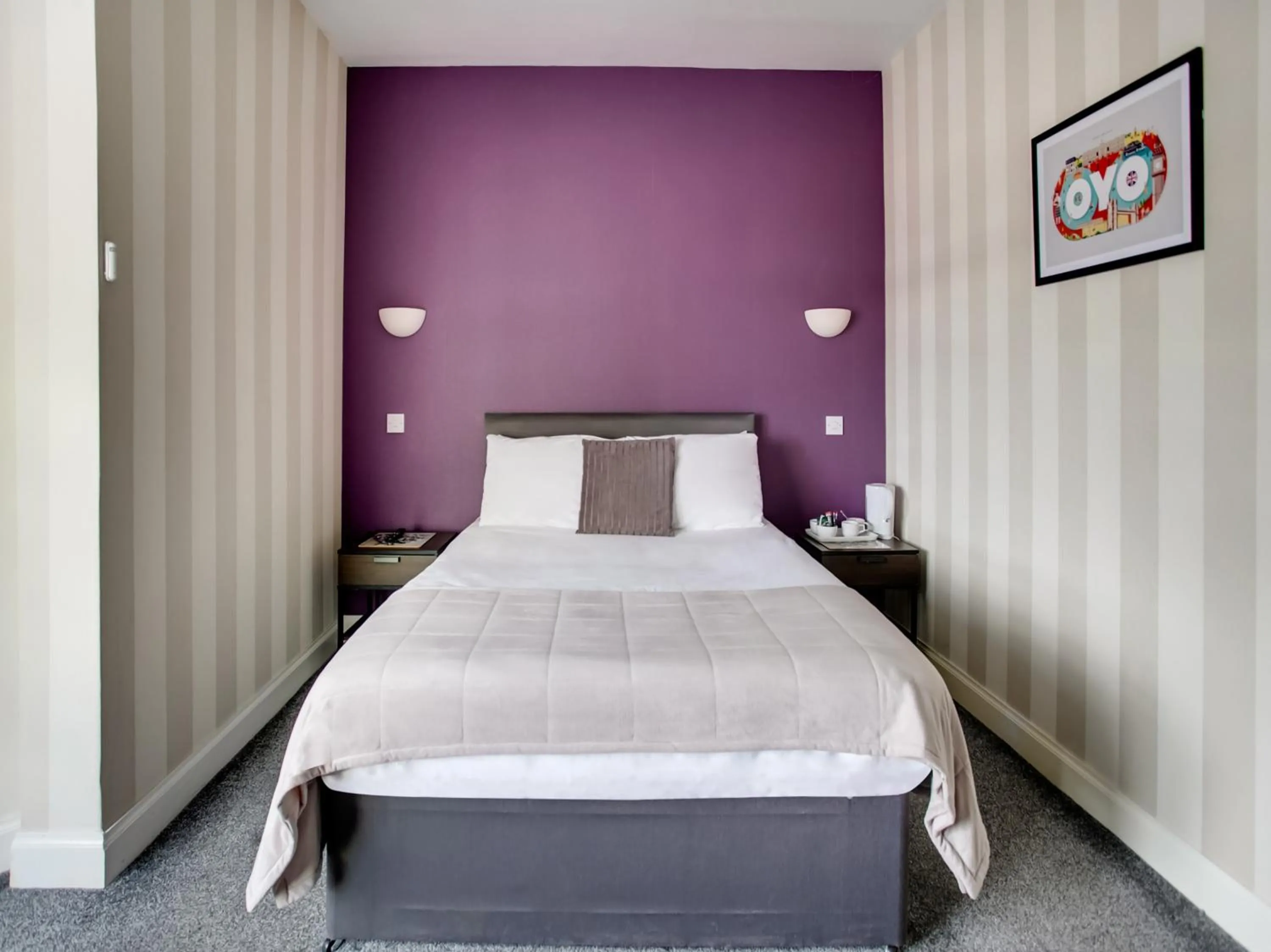 Bed in OYO Gin House Hotel