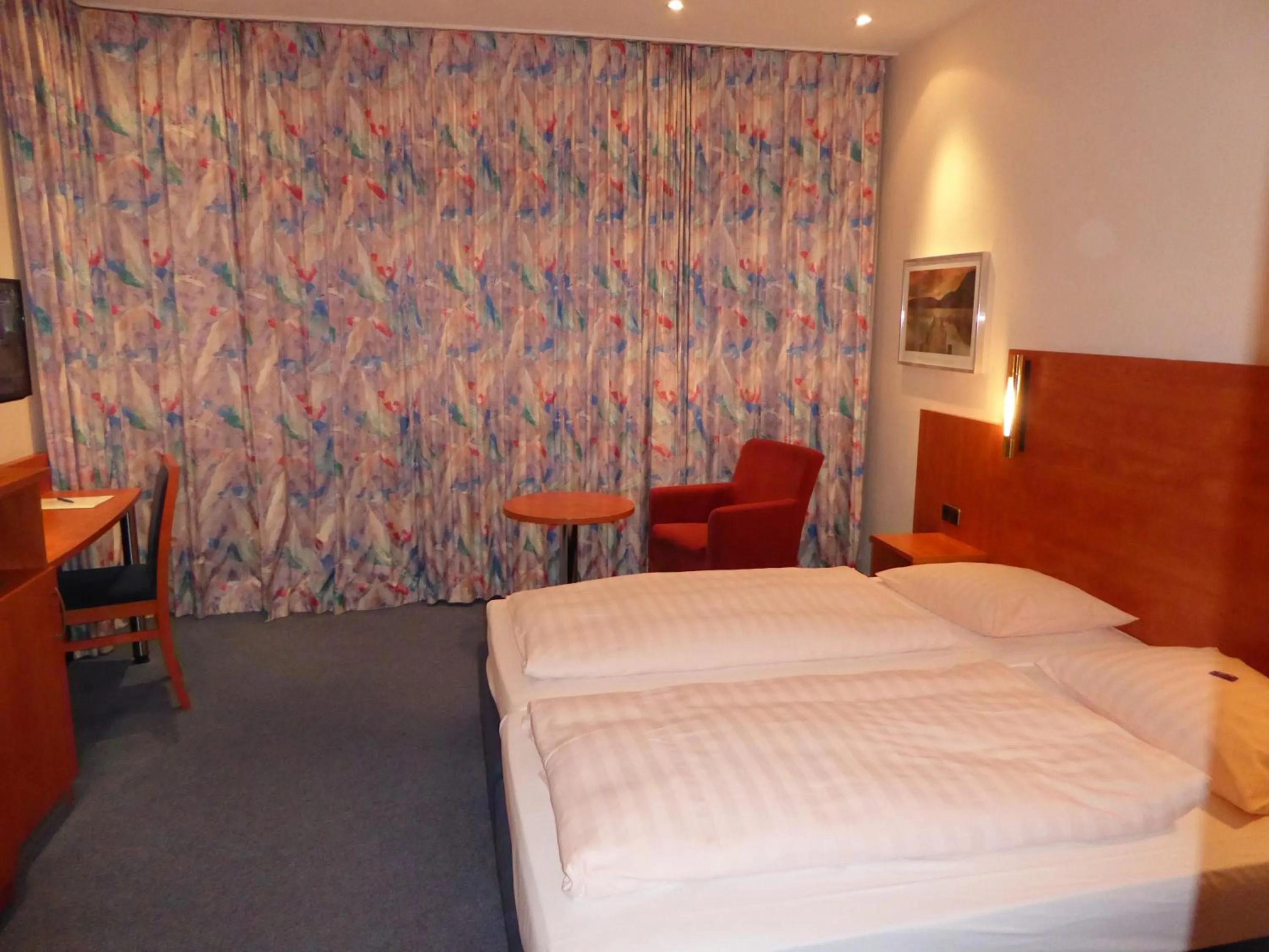 Photo of the whole room, Bed in Astoria Hotel