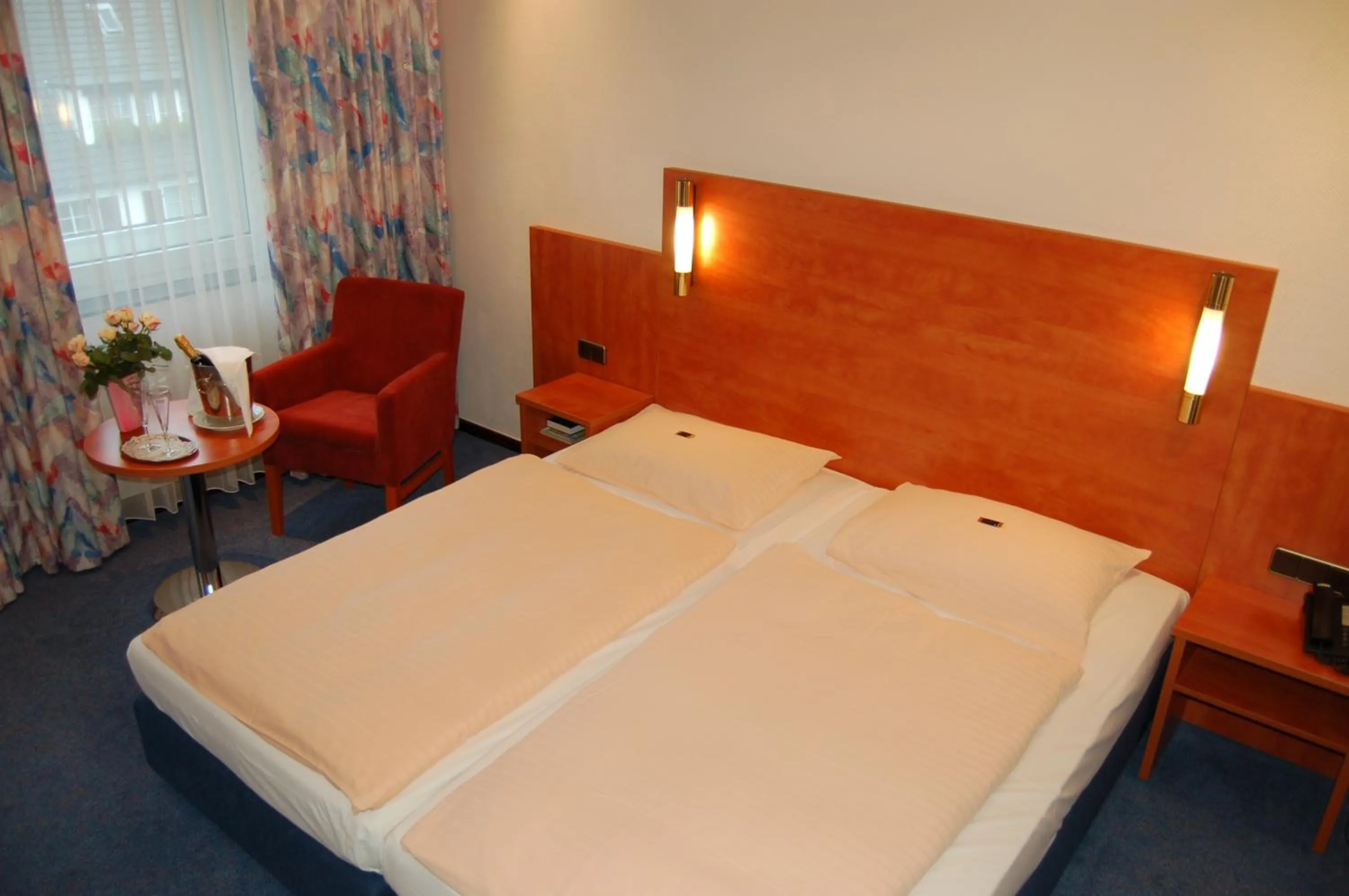 Photo of the whole room, Bed in Astoria Hotel