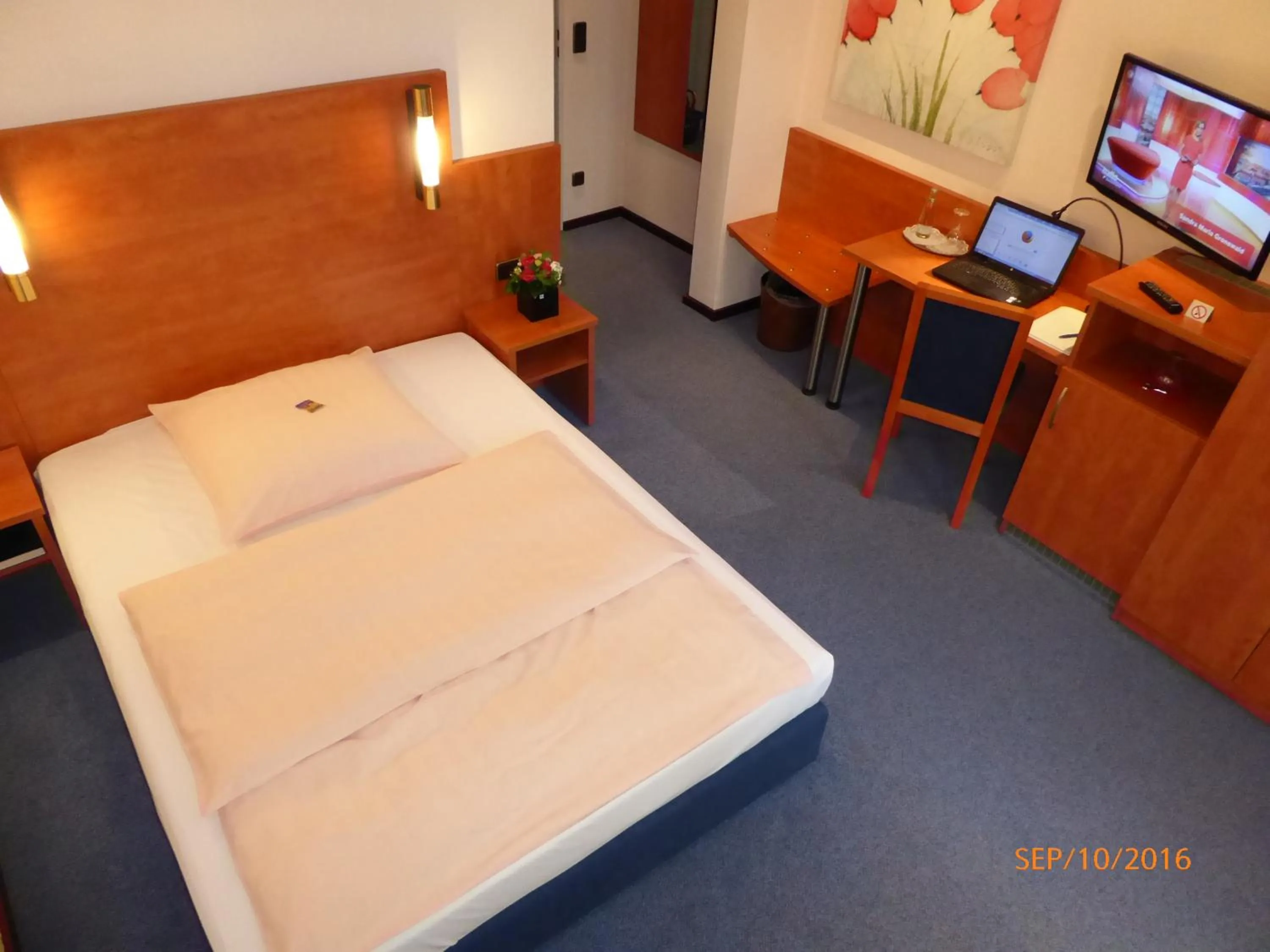 Photo of the whole room, Bed in Astoria Hotel