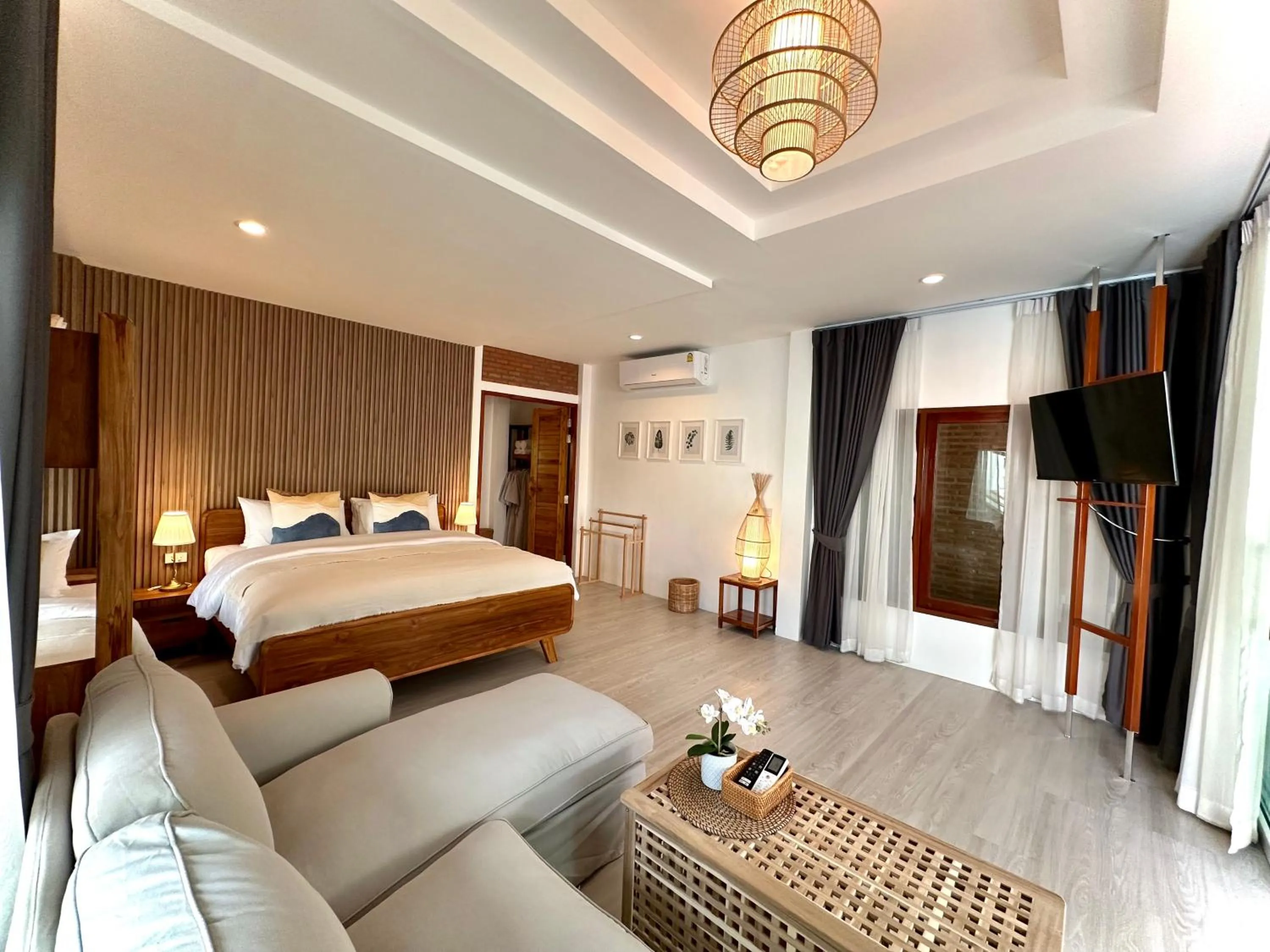 Bed in Baan Phuvara Retreat - Romantic Jacuzzi Mountain View Villas
