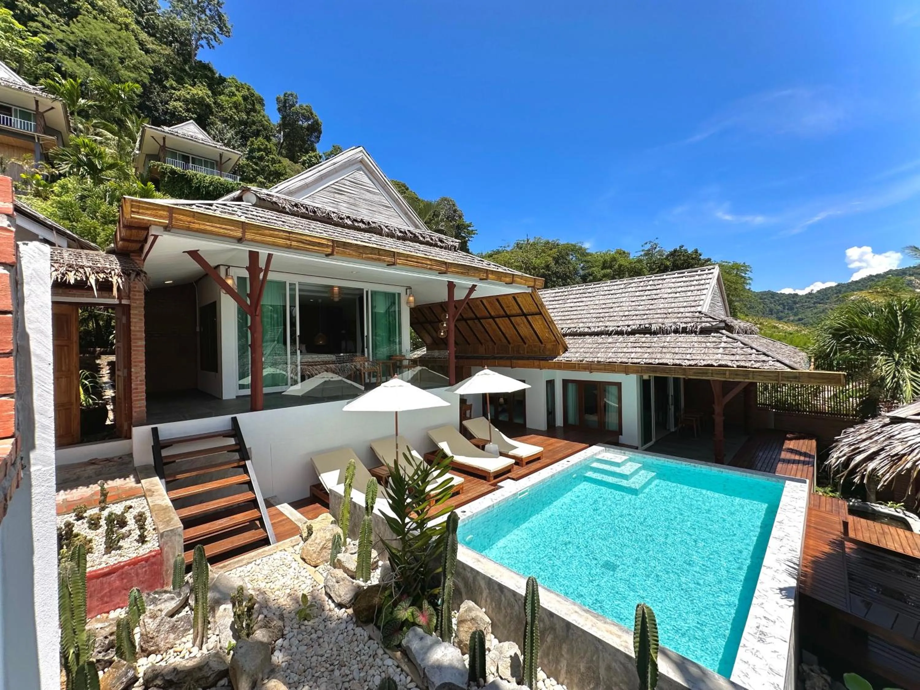 Baan Phuvara Retreat - Romantic Jacuzzi Mountain View Villas