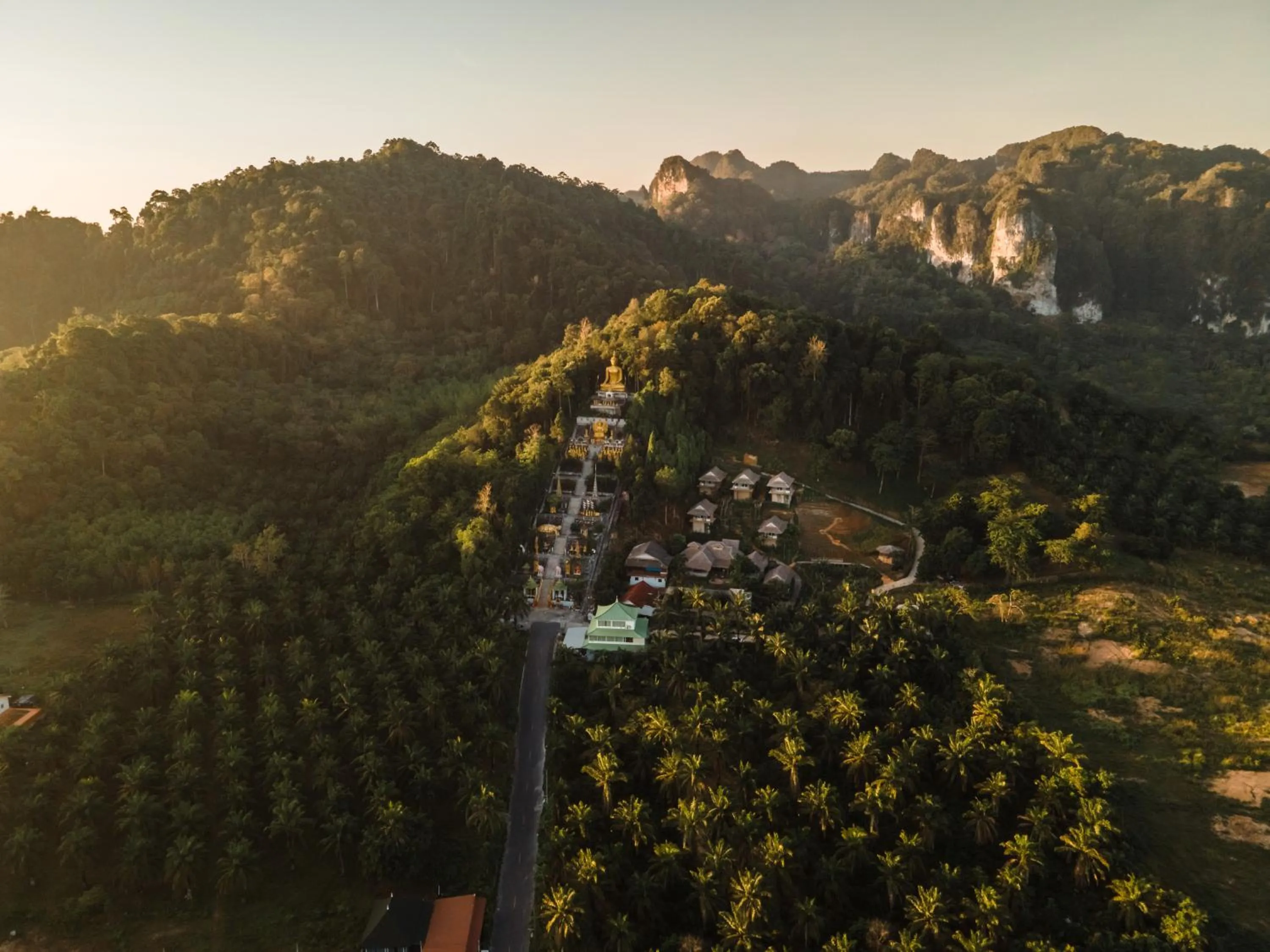 Property building in Baan Phuvara Retreat - Romantic Jacuzzi Mountain View Villas