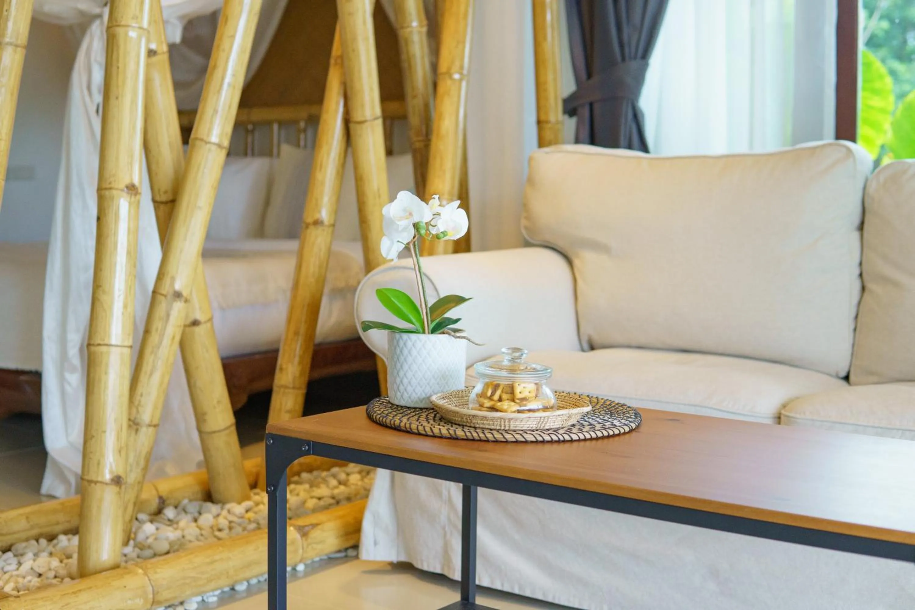 Living room in Baan Phuvara Retreat - Romantic Jacuzzi Mountain View Villas