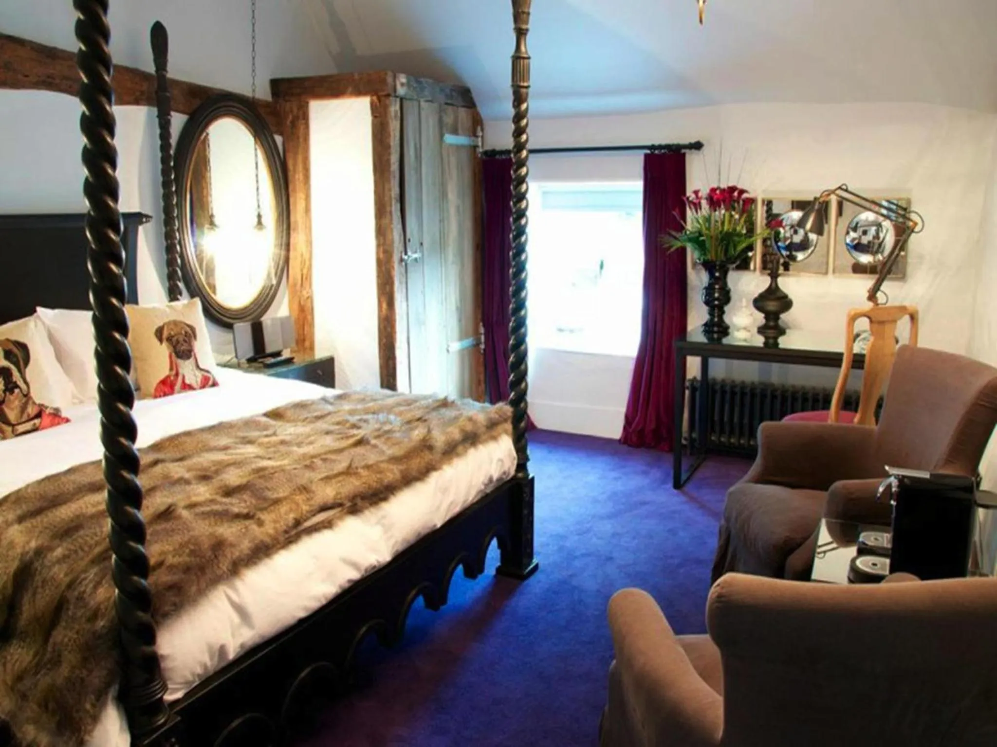 Photo of the whole room, Bed in The Black Horse Fulmer