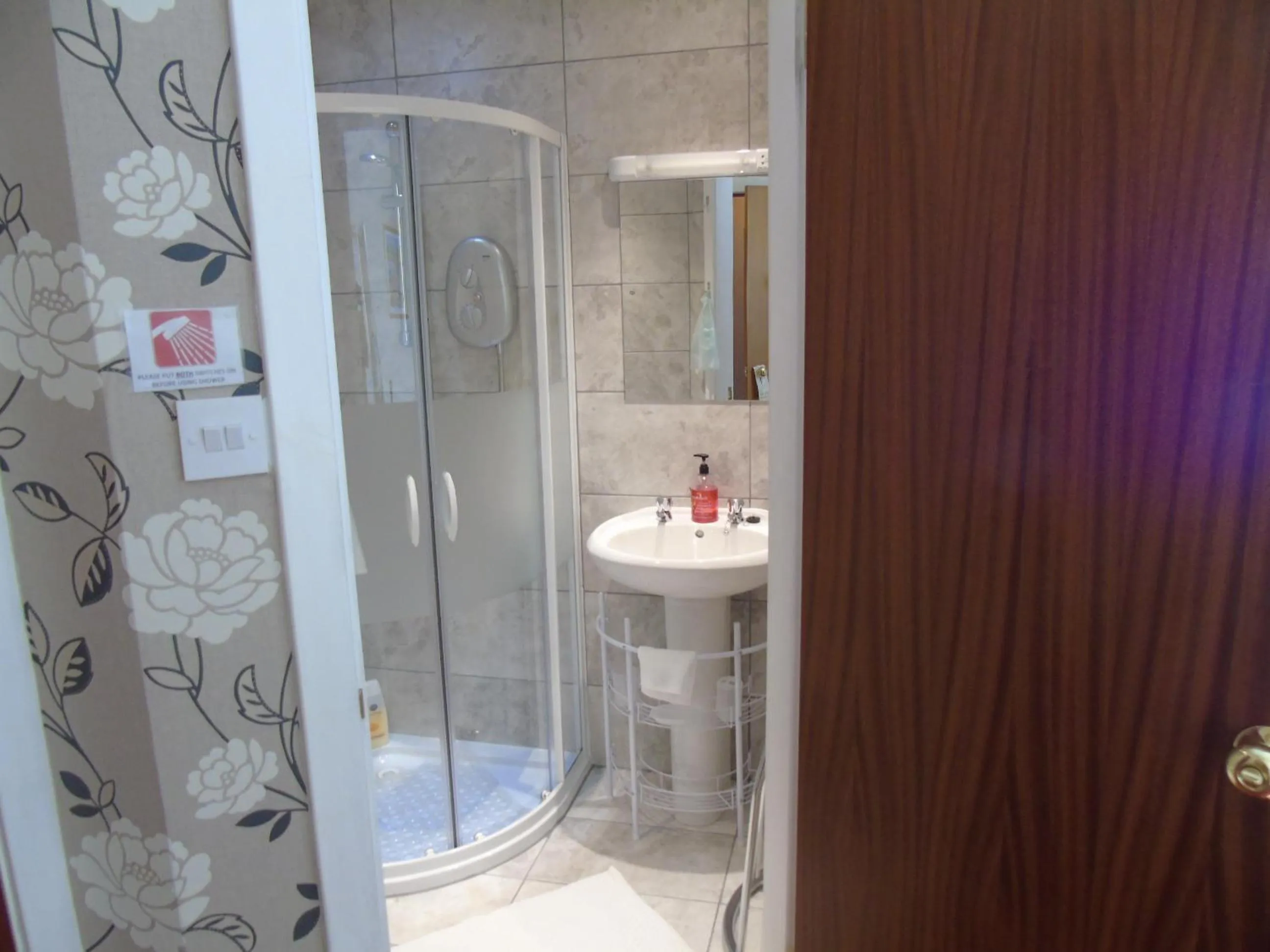 Bathroom in Jomarnic B&B