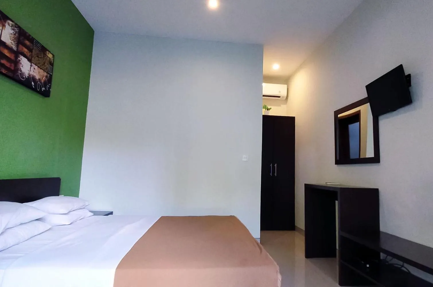 Bed in mascot hotel senggigi