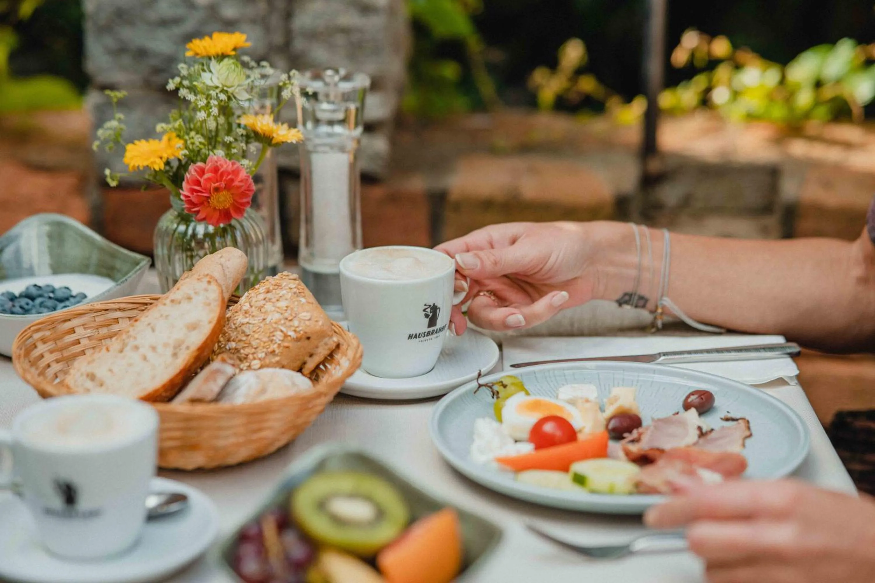 Breakfast in Garten-Hotel Ochensberger