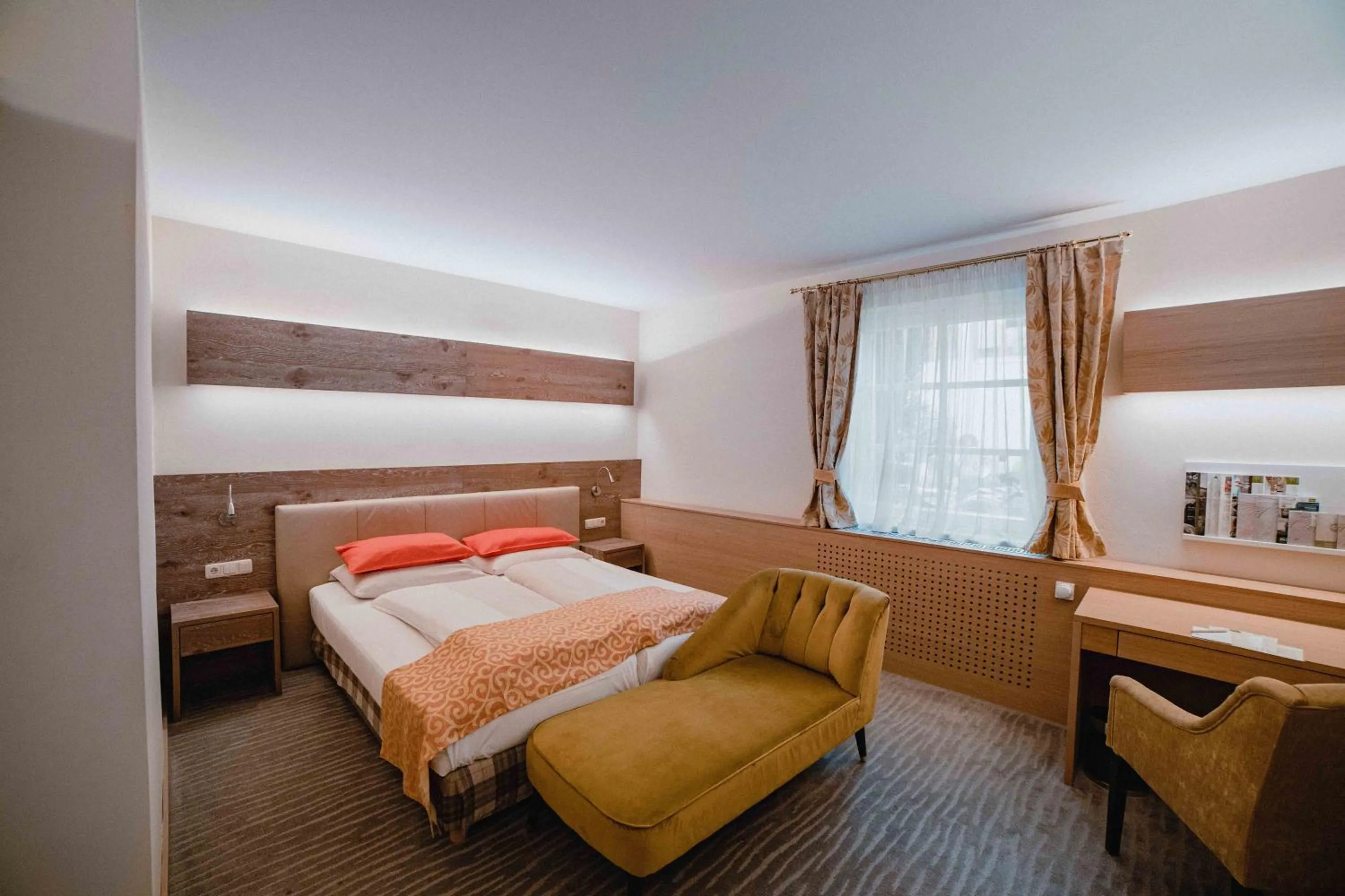 Photo of the whole room, Bed in Garten-Hotel Ochensberger