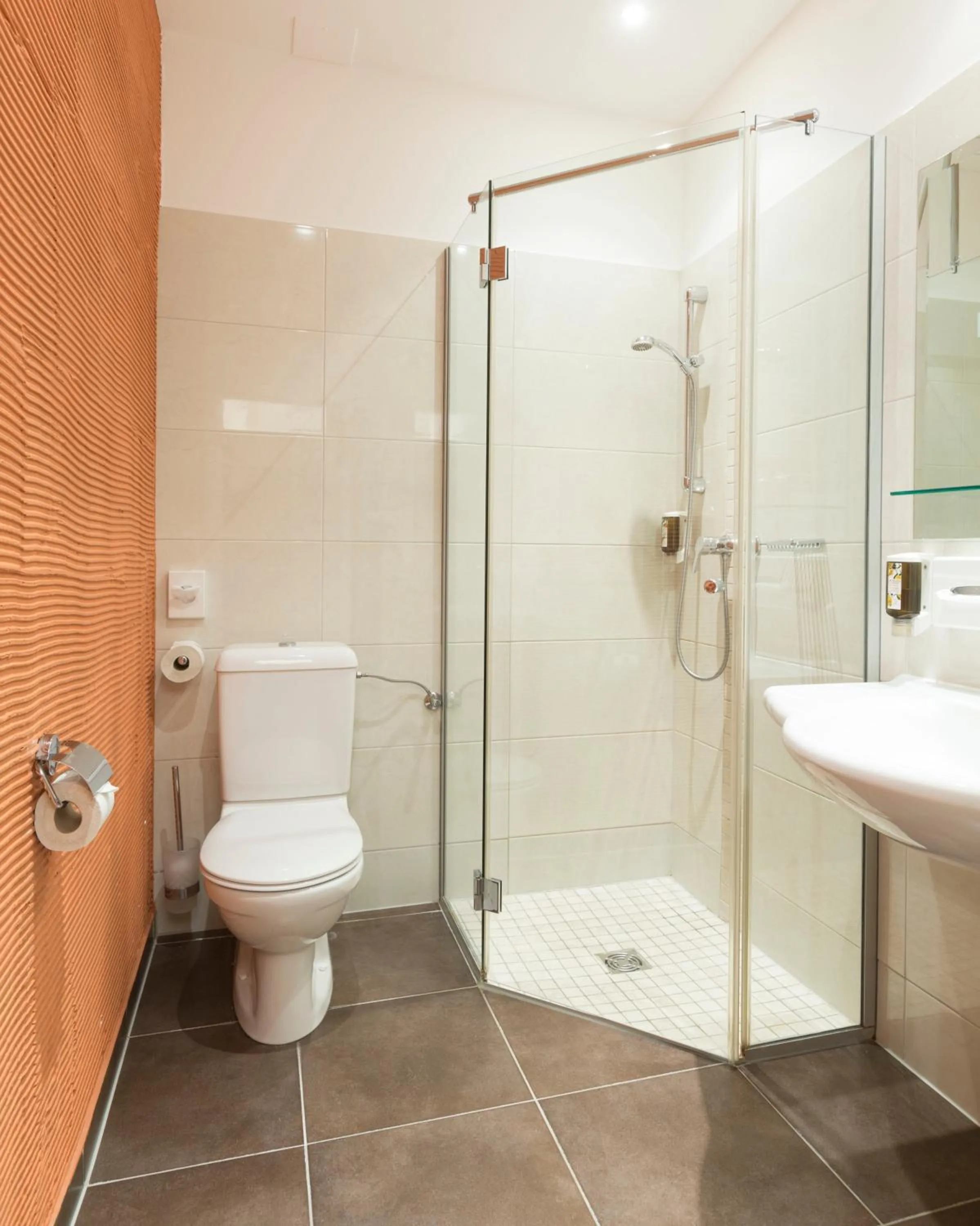 Bathroom in Garten-Hotel Ochensberger