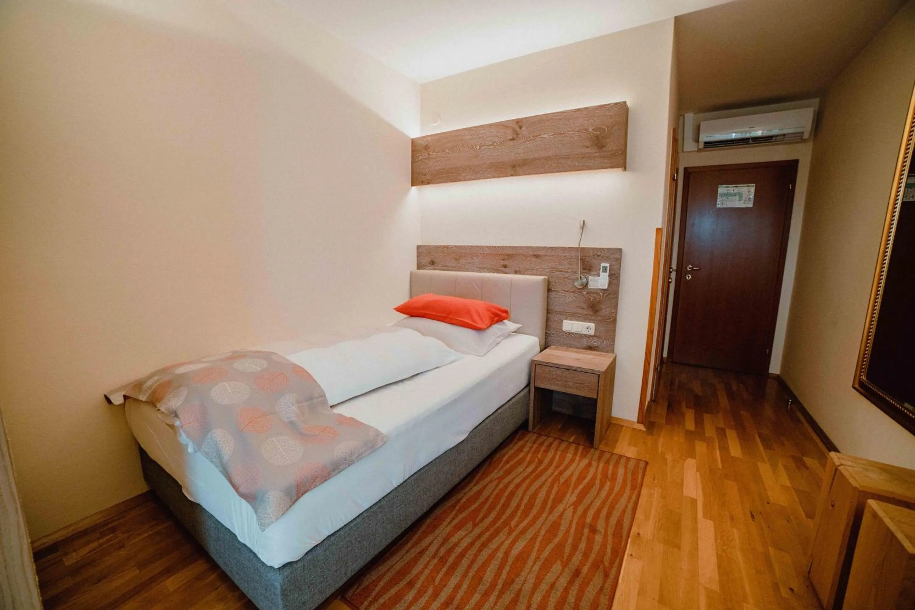 Photo of the whole room, Bed in Garten-Hotel Ochensberger