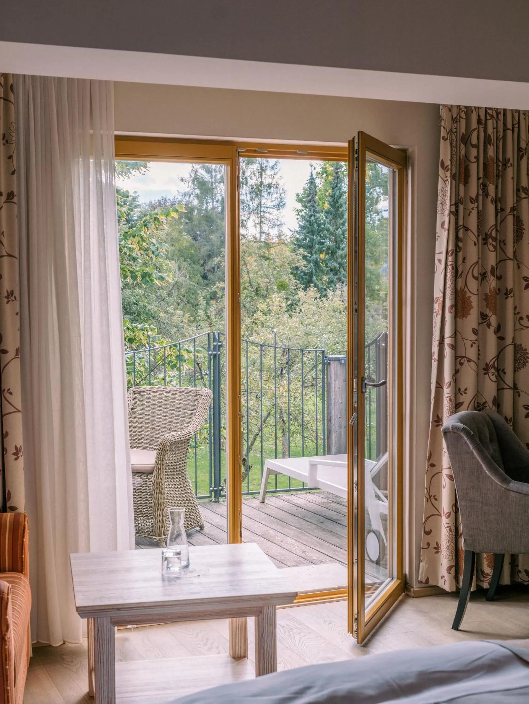 Garden view, Bed in Garten-Hotel Ochensberger