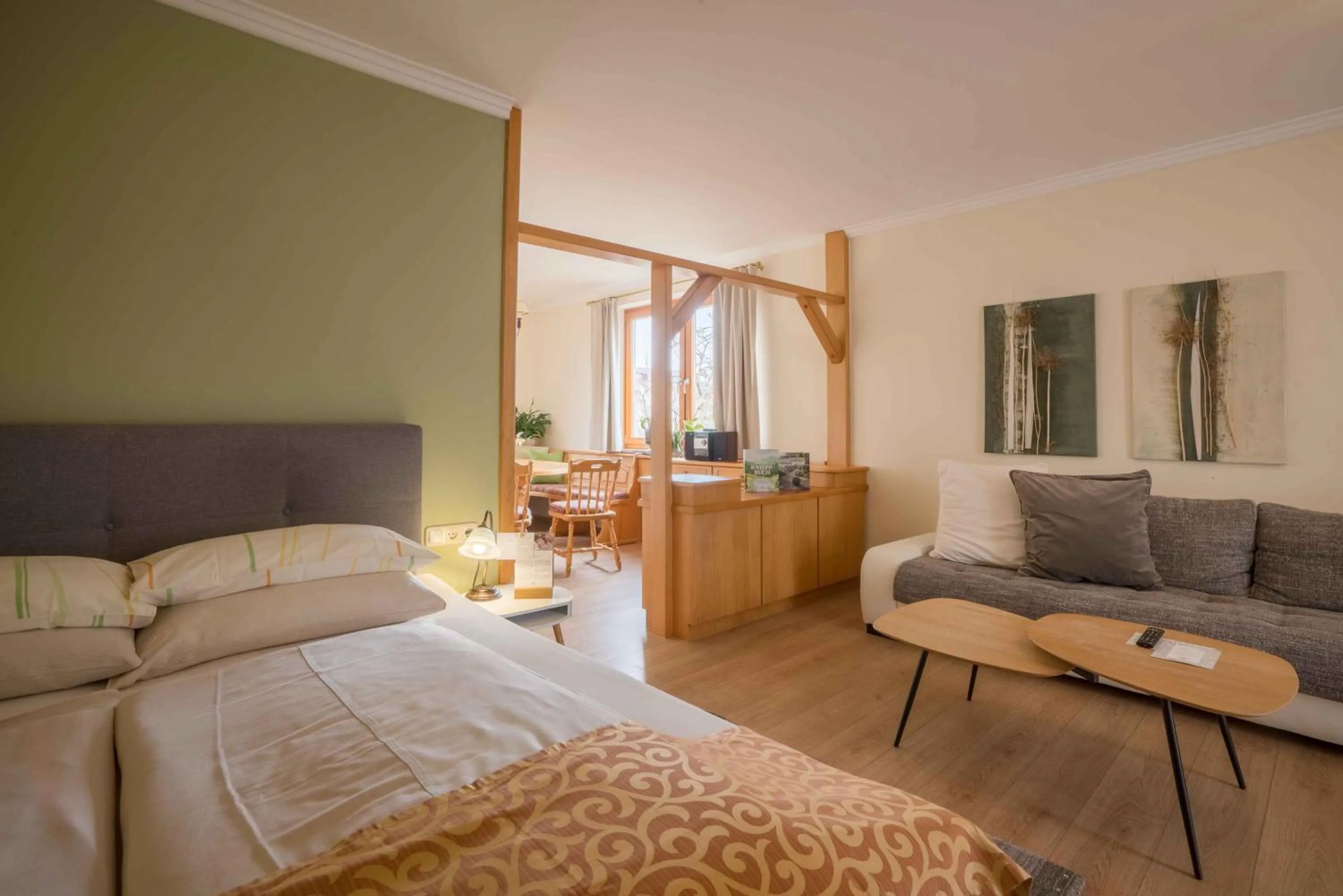 Photo of the whole room, Bed in Garten-Hotel Ochensberger