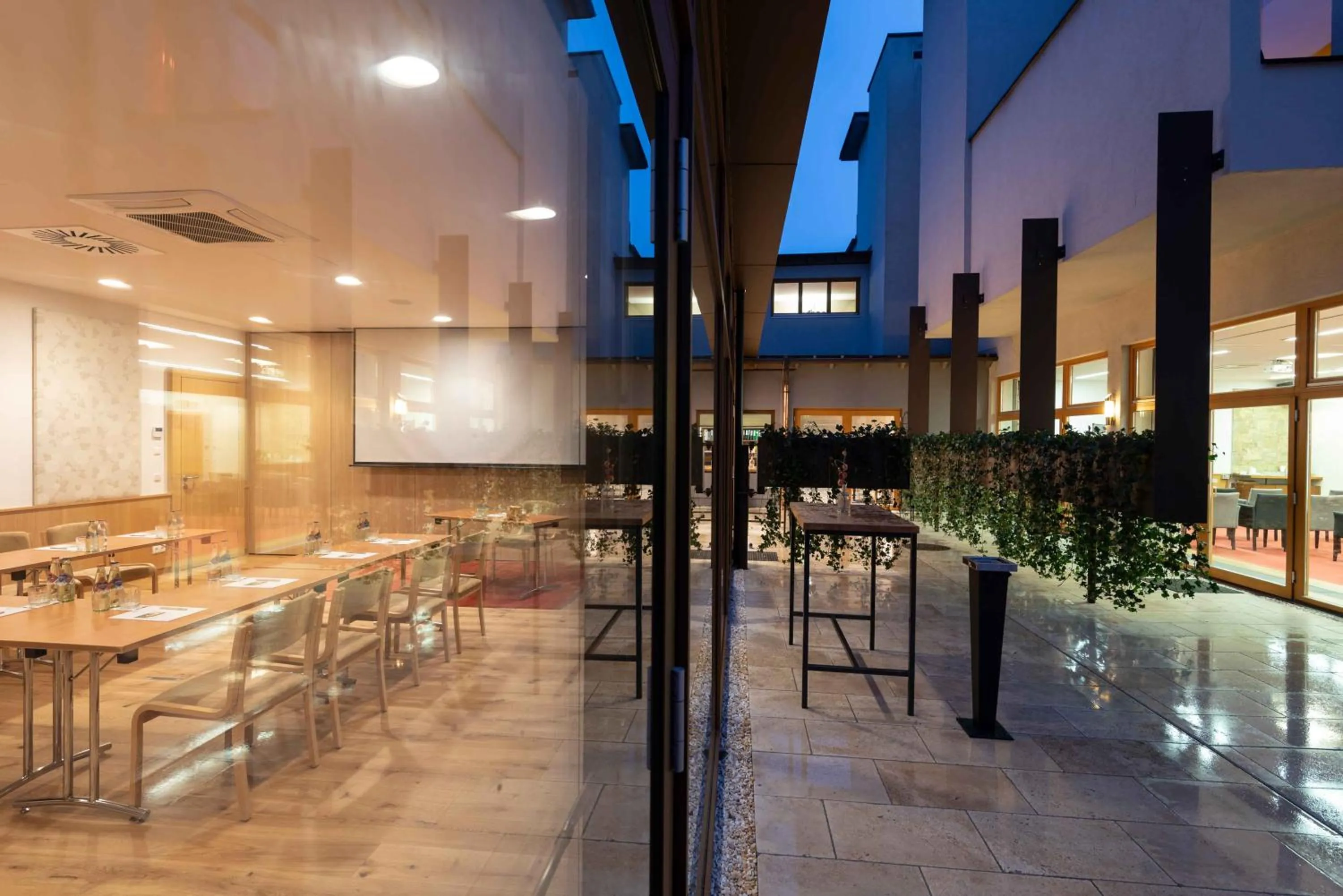 Meeting/conference room in Garten-Hotel Ochensberger