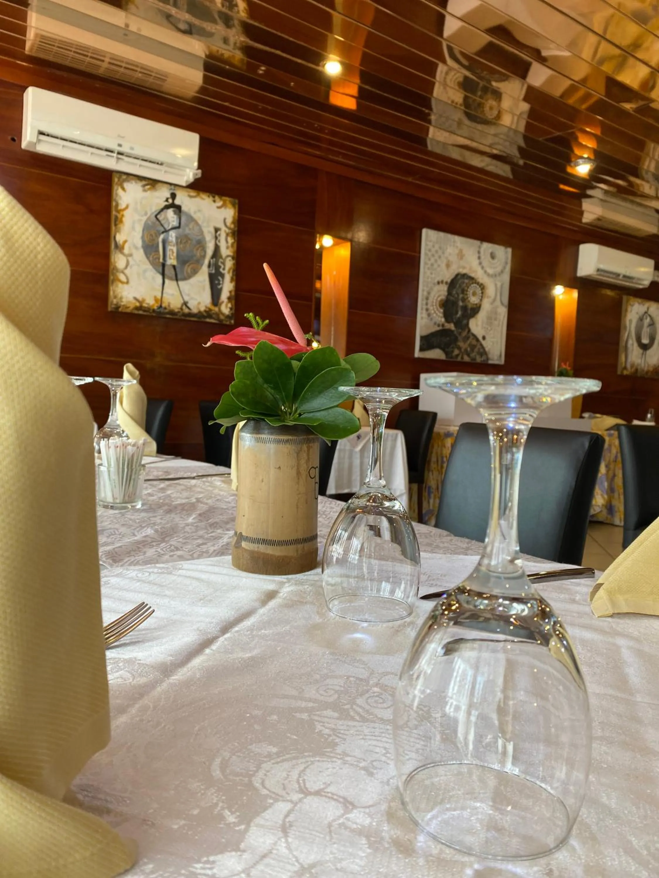 Restaurant/places to eat in Bano Palace Hotel
