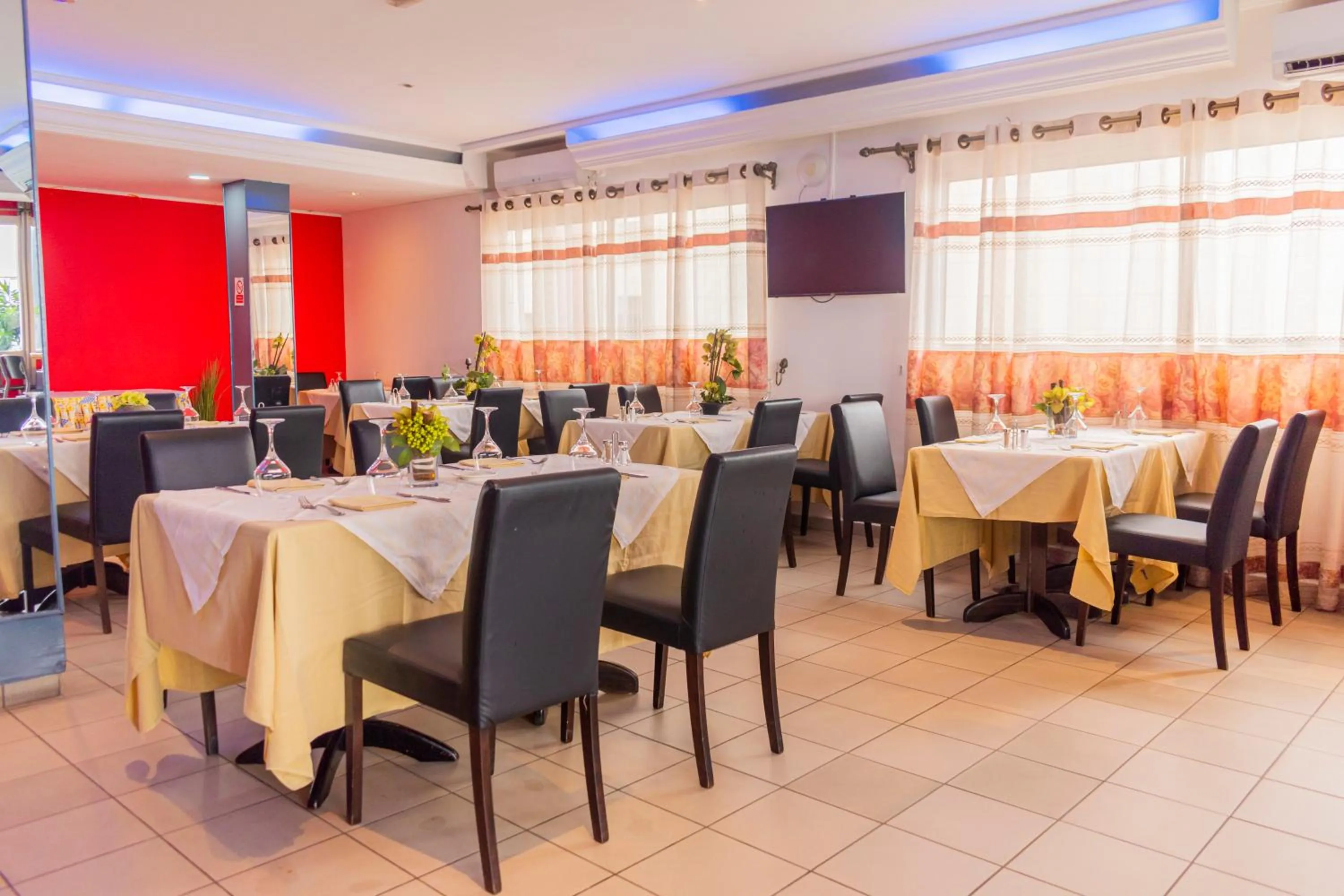 Restaurant/places to eat in Bano Palace Hotel