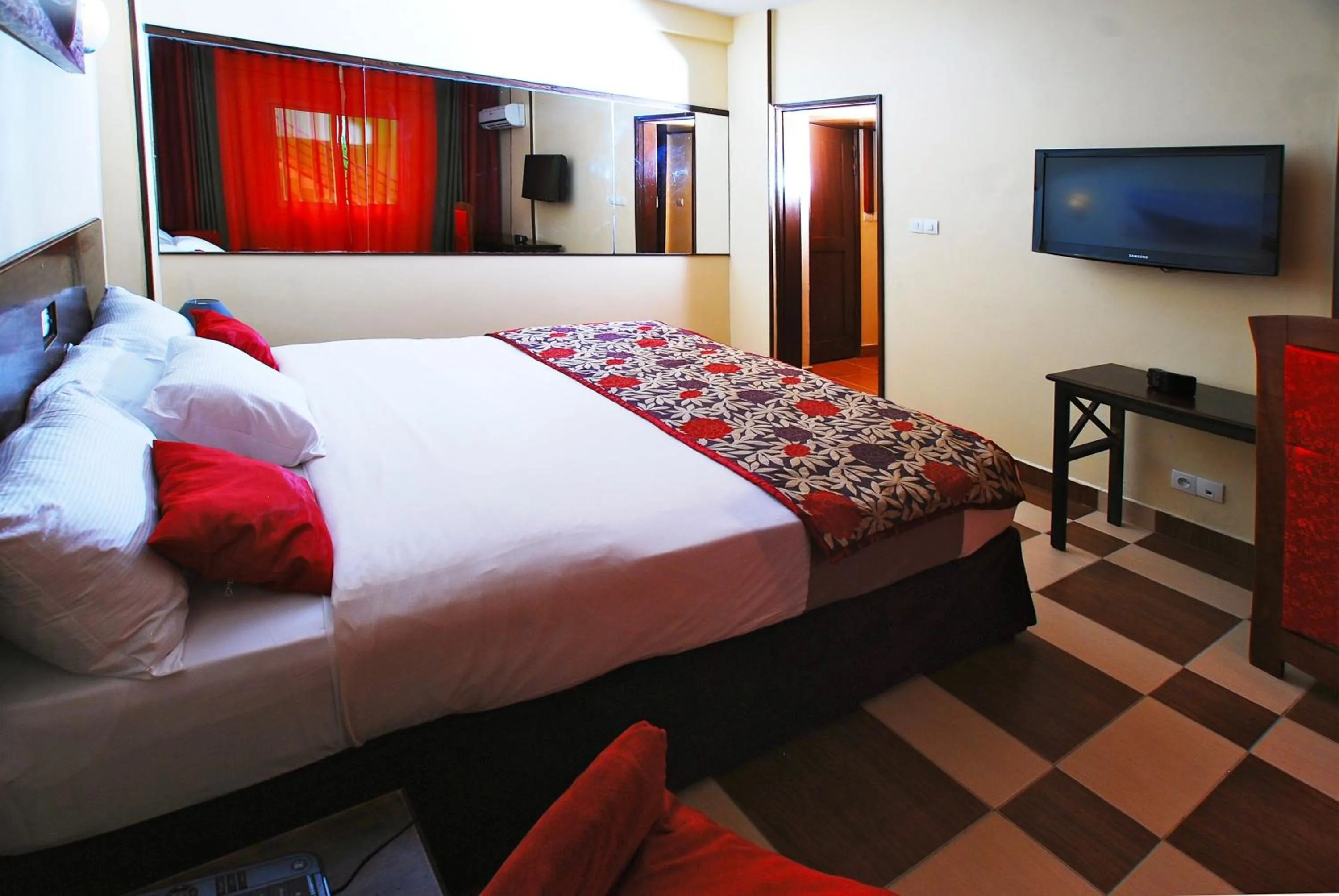 Photo of the whole room, Bed in Yaahot