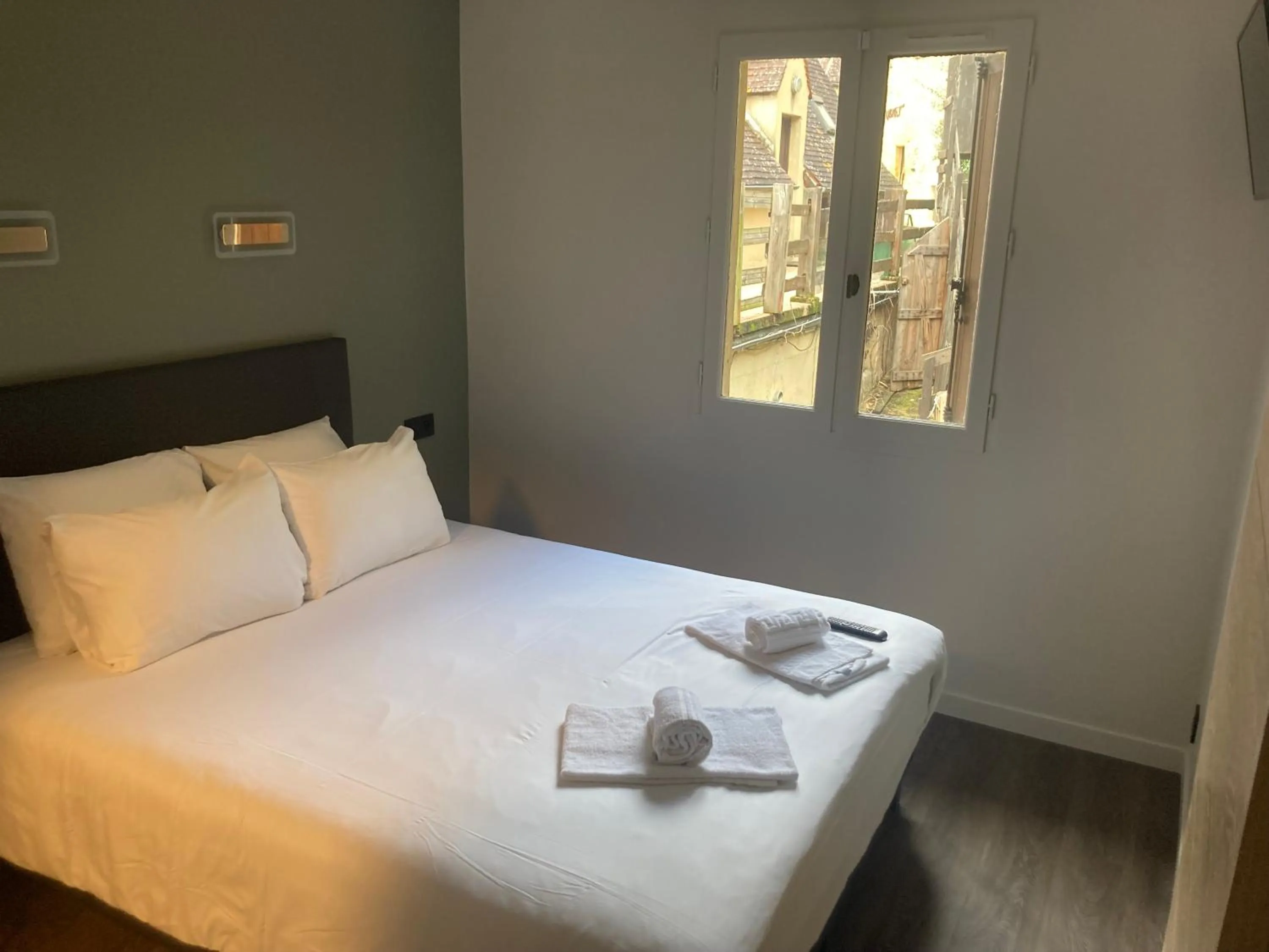 Bed in Hôtel du Château - Beynac et Cazenac