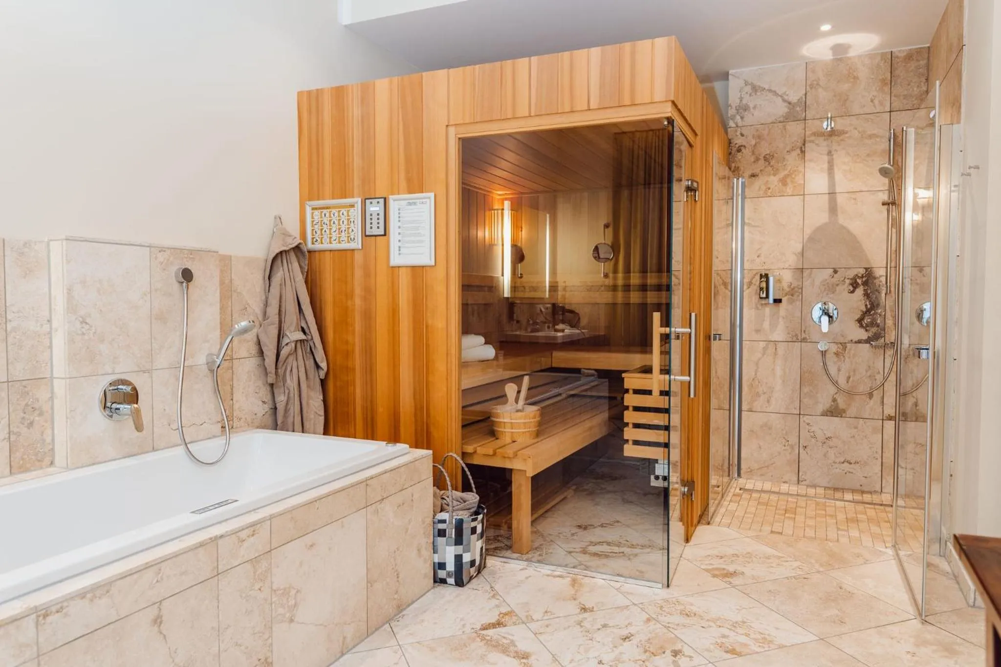 Shower in Hotel Villa Toskana